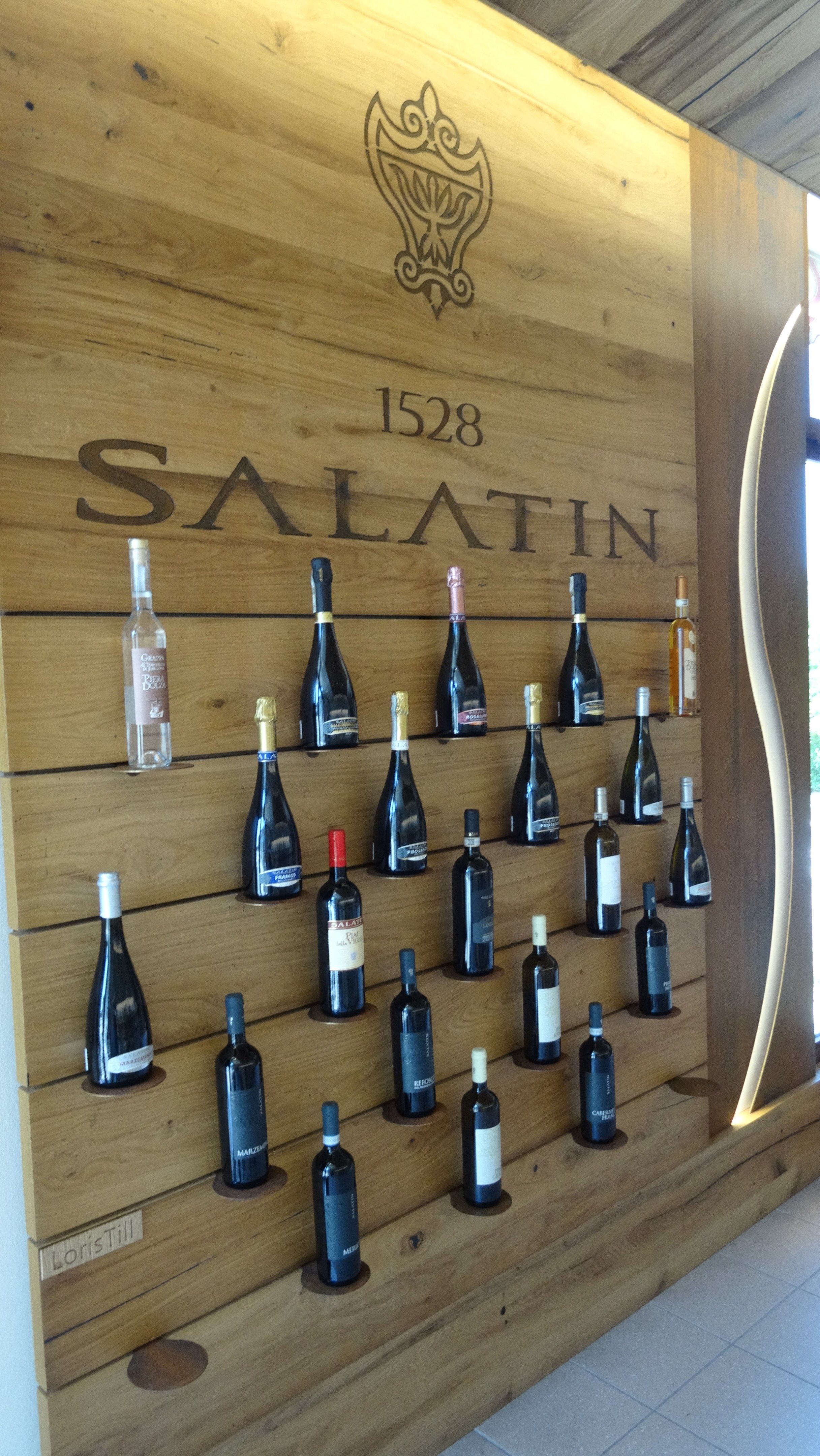 获奖酒庄打造品酒室，古董橡木诠释意大利风情-13