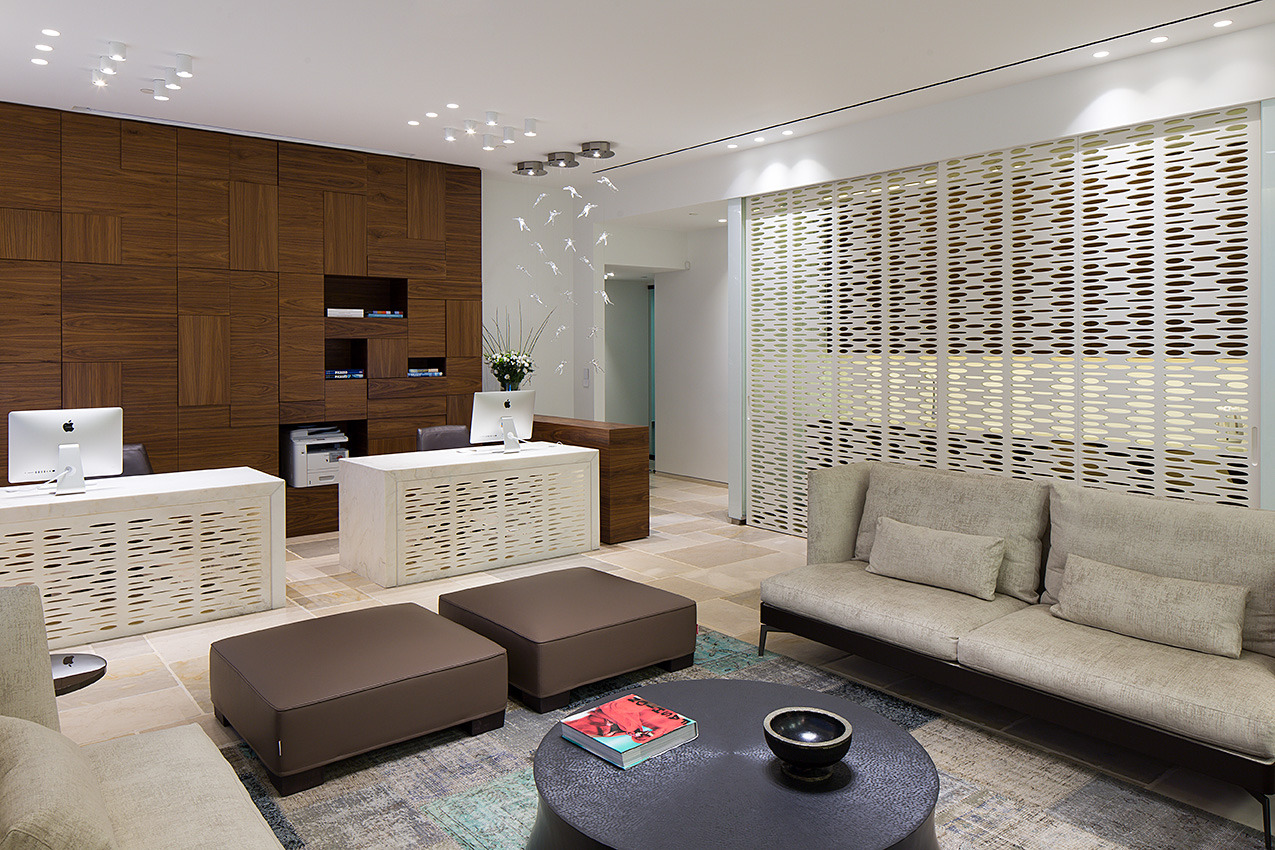 双层玻璃墙的整形诊所-18