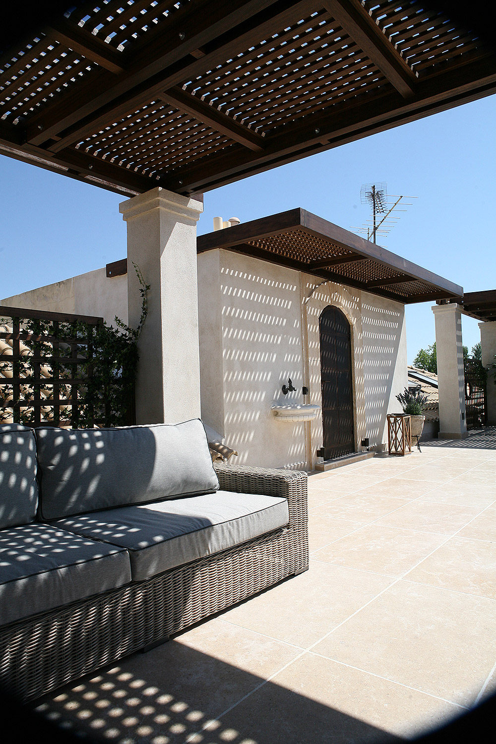 简约时尚的露台公寓设计-25