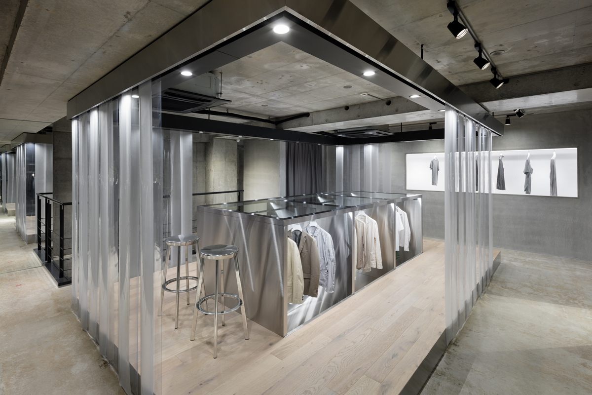 《好学二手》古董服装店 | 玻璃幕墙展示时尚态度-9