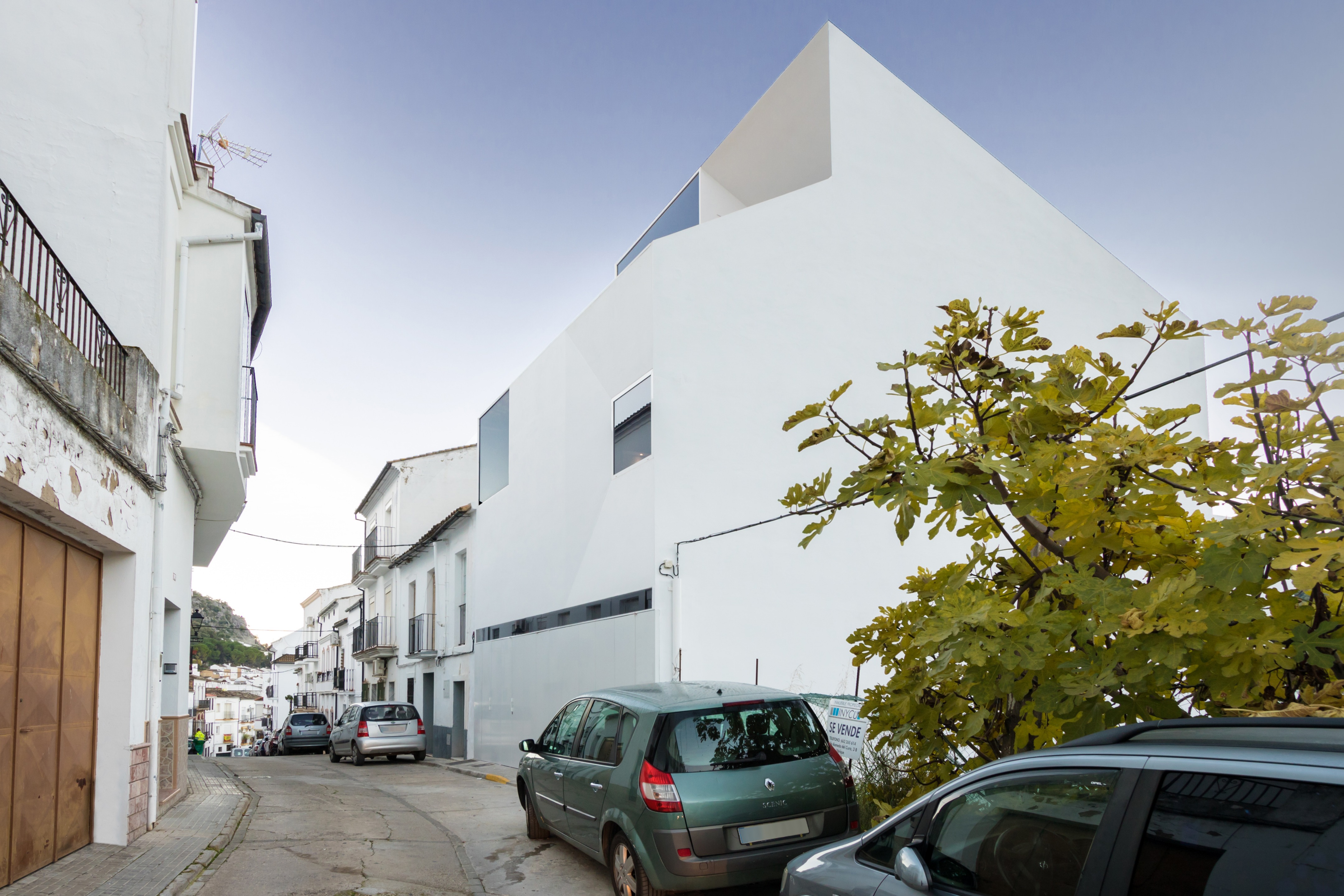 依地势而生的乌布里克单户住宅-0