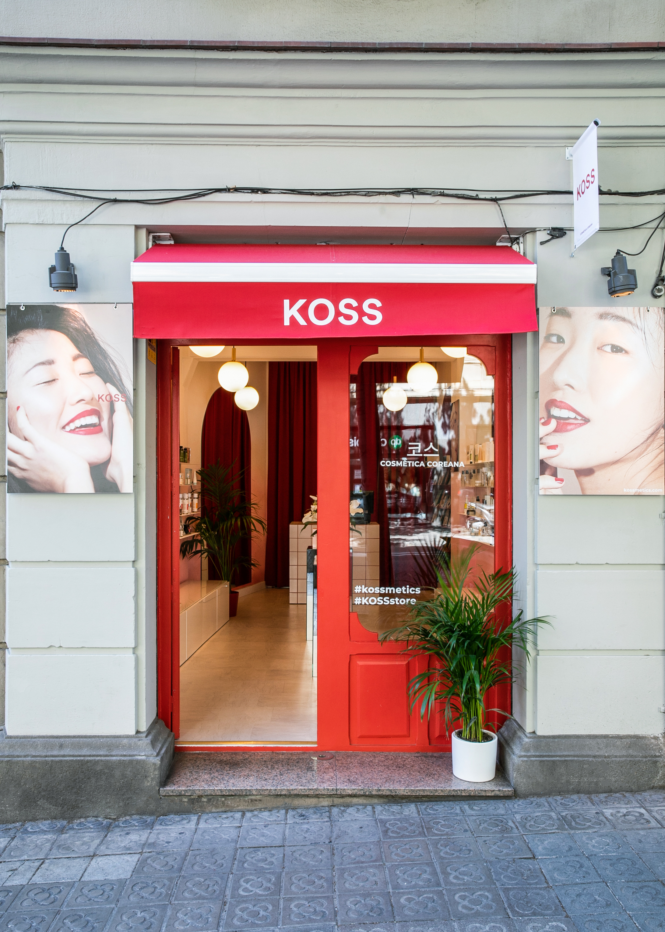 2019 年巴塞罗那 KOSS 韩妆店设计-0