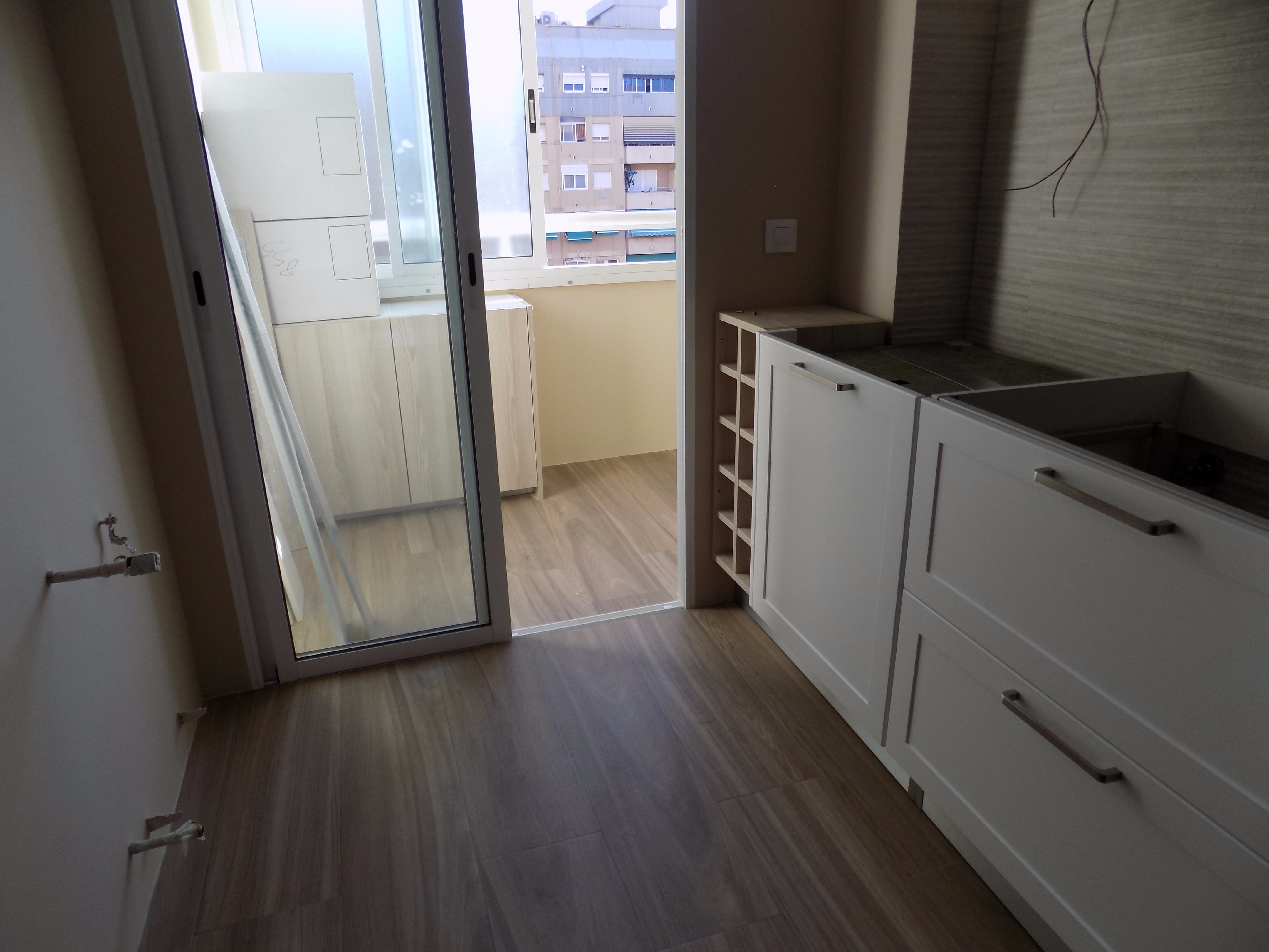 现代复古厨房，工业风与早餐文化的完美融合-5