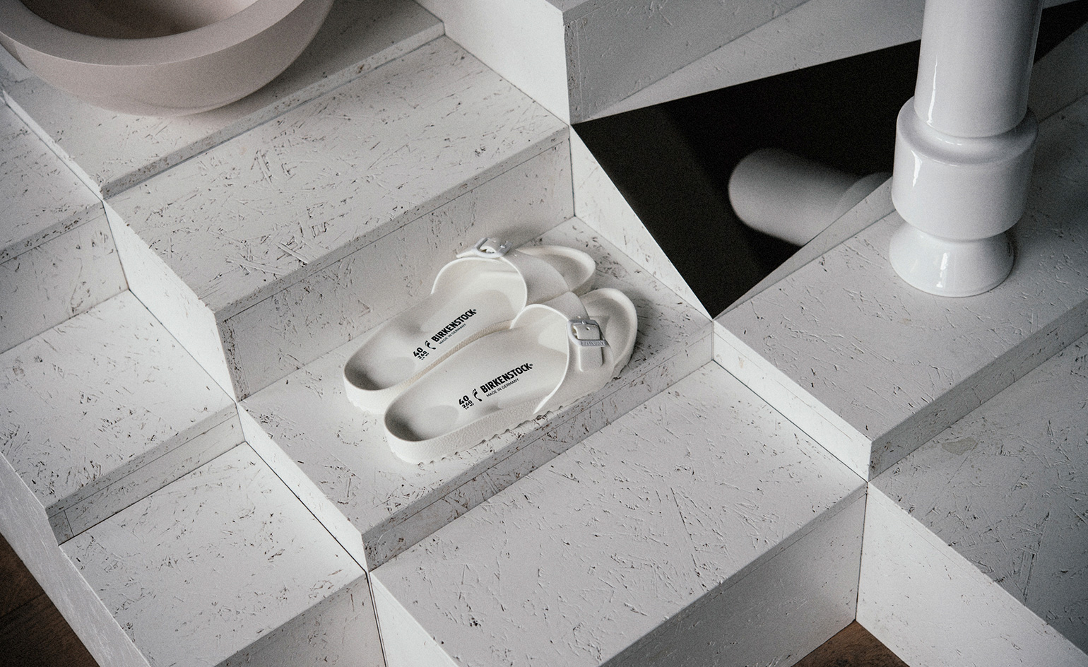 柏林穆尔库迪斯商店推出伯肯斯托克盒子零售概念-4