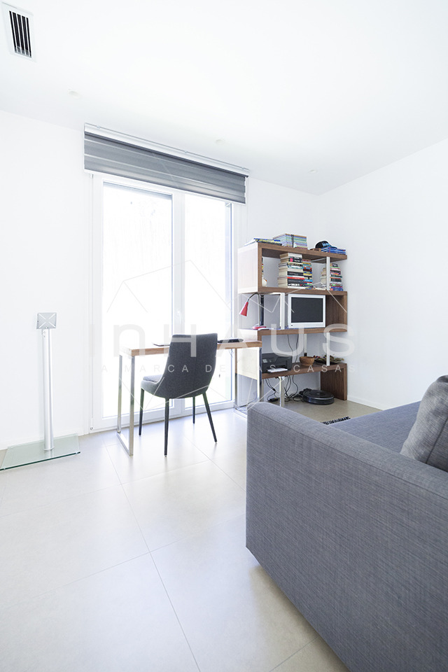 巴塞罗那简约现代模块化别墅-12