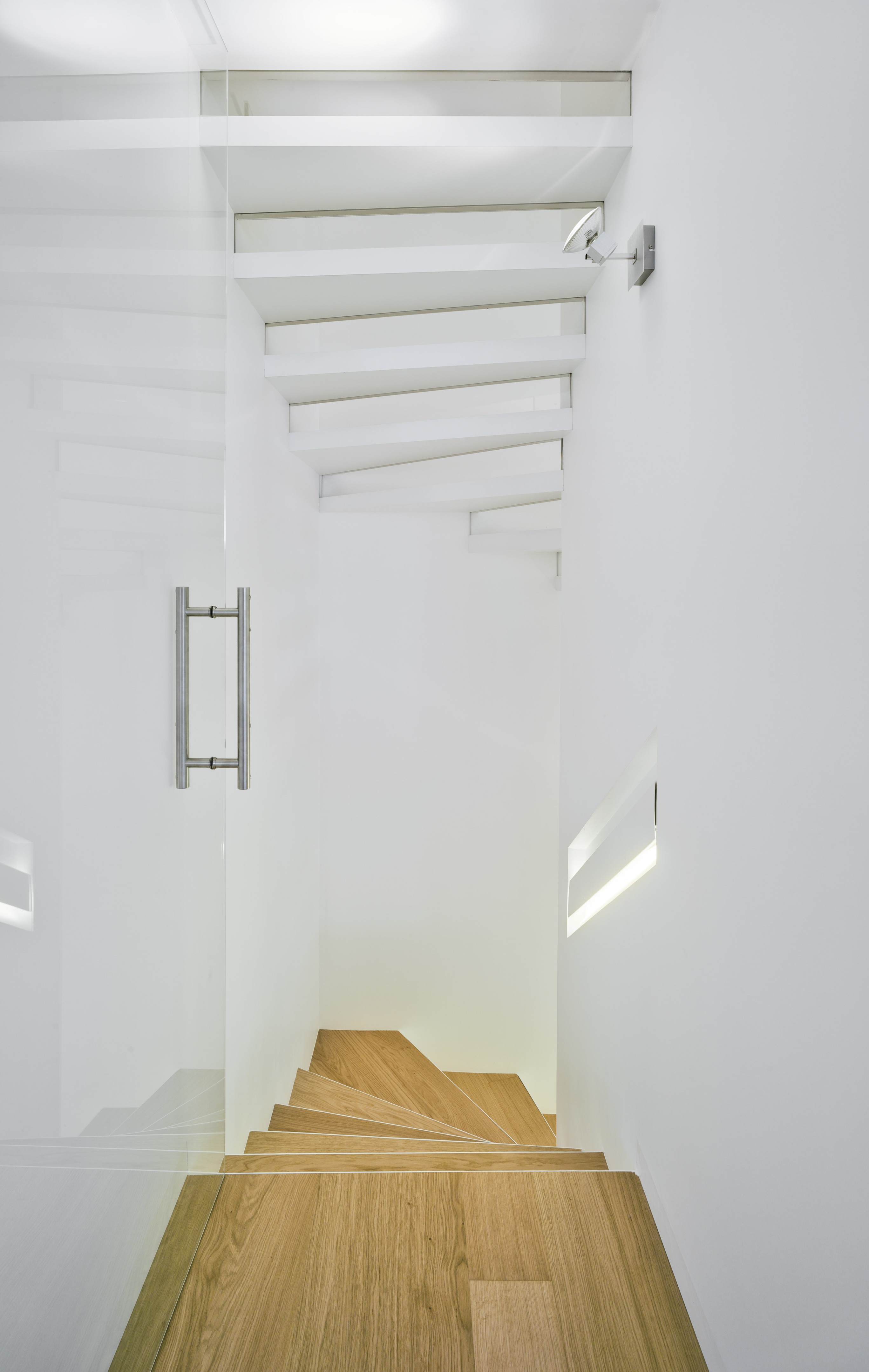 空间优化与功能融合的西班牙住宅改造-19