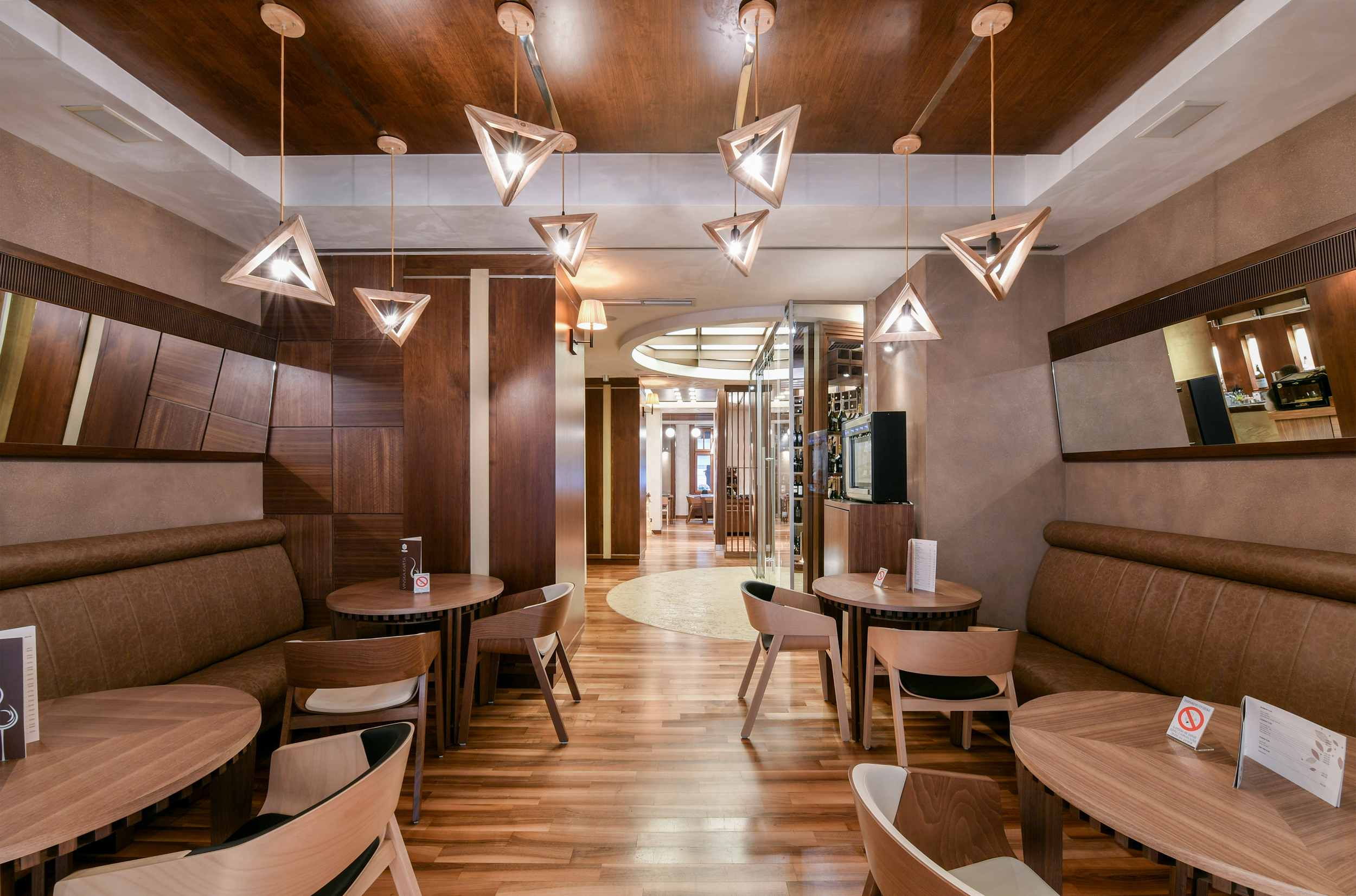 森林中的餐厅-4