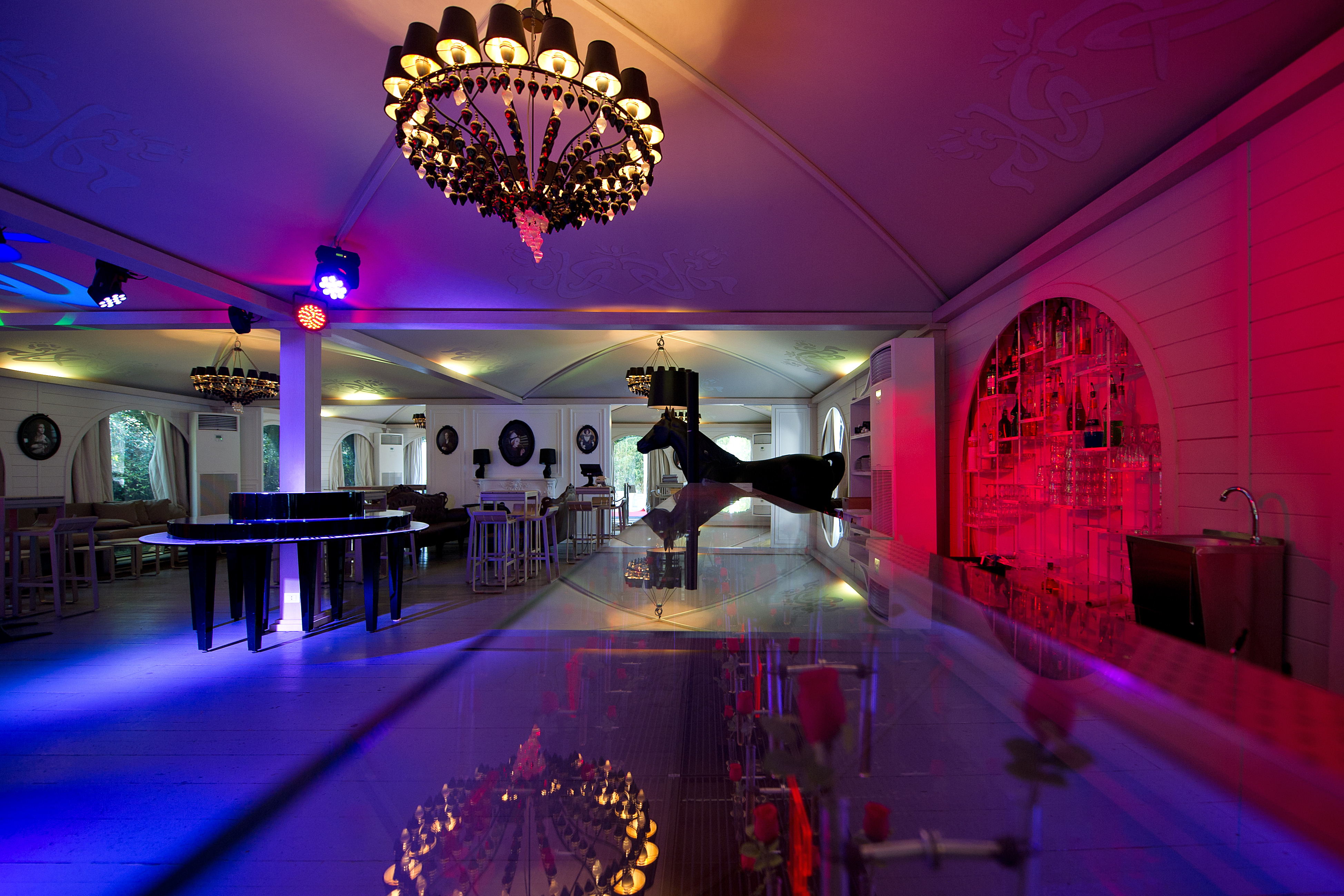 罗马 Momo 共和国酒吧餐厅 | 复古与时尚的完美结合-3