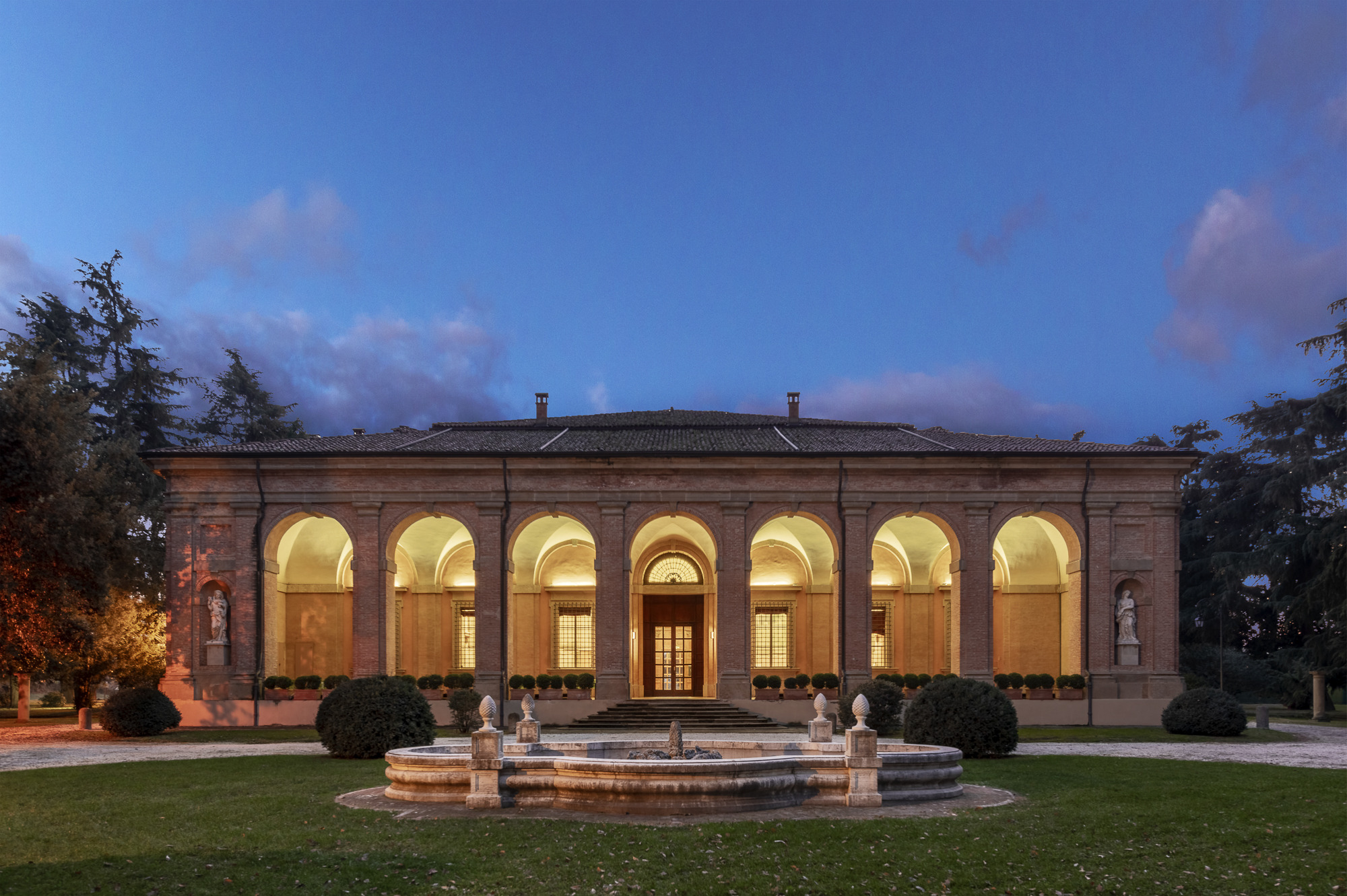 博洛尼亚 16 世纪别墅变身企业学院，历史与现代完美融合-22