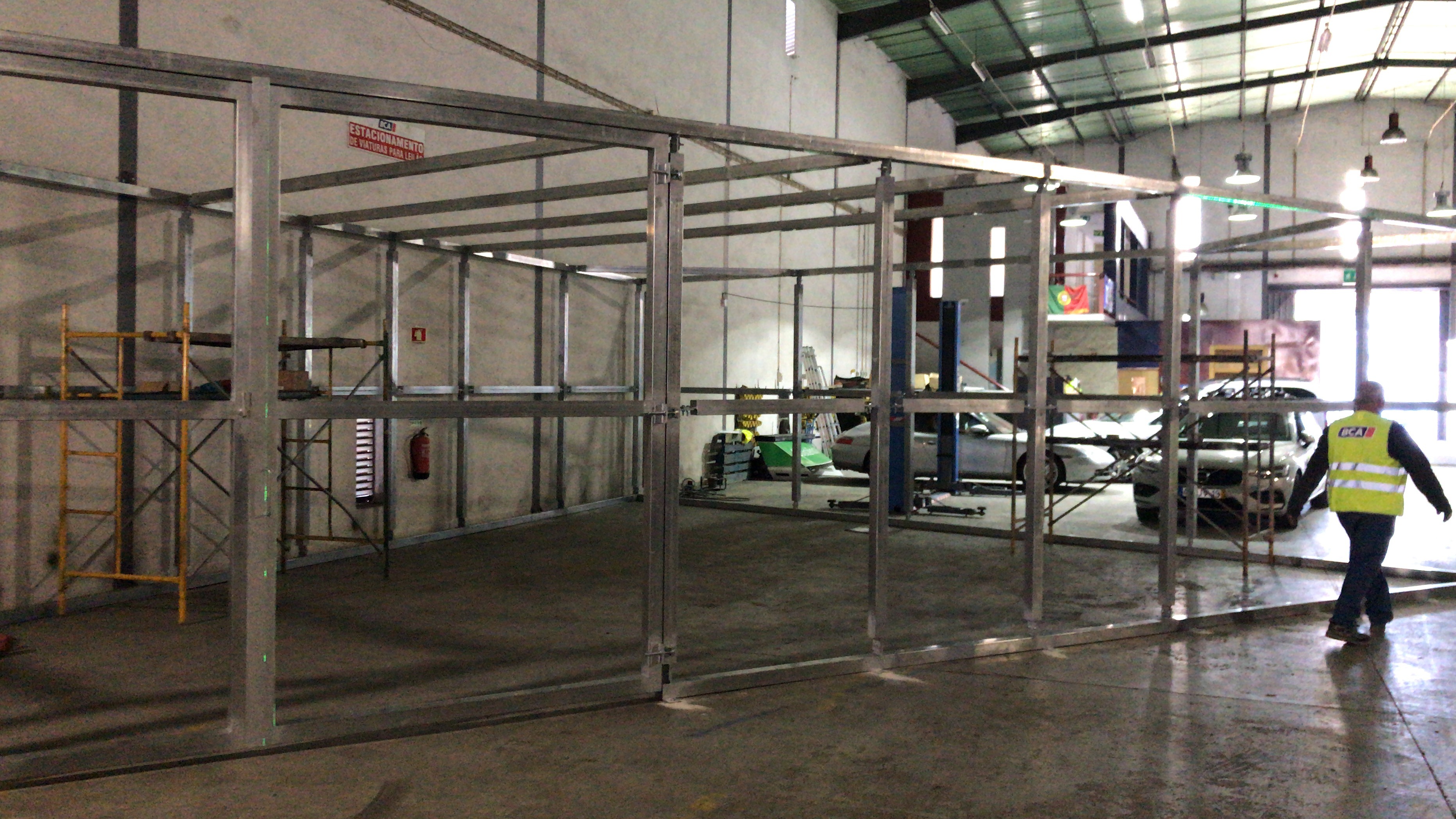 葡萄牙汽车展示厅的快速装配照明设计-5