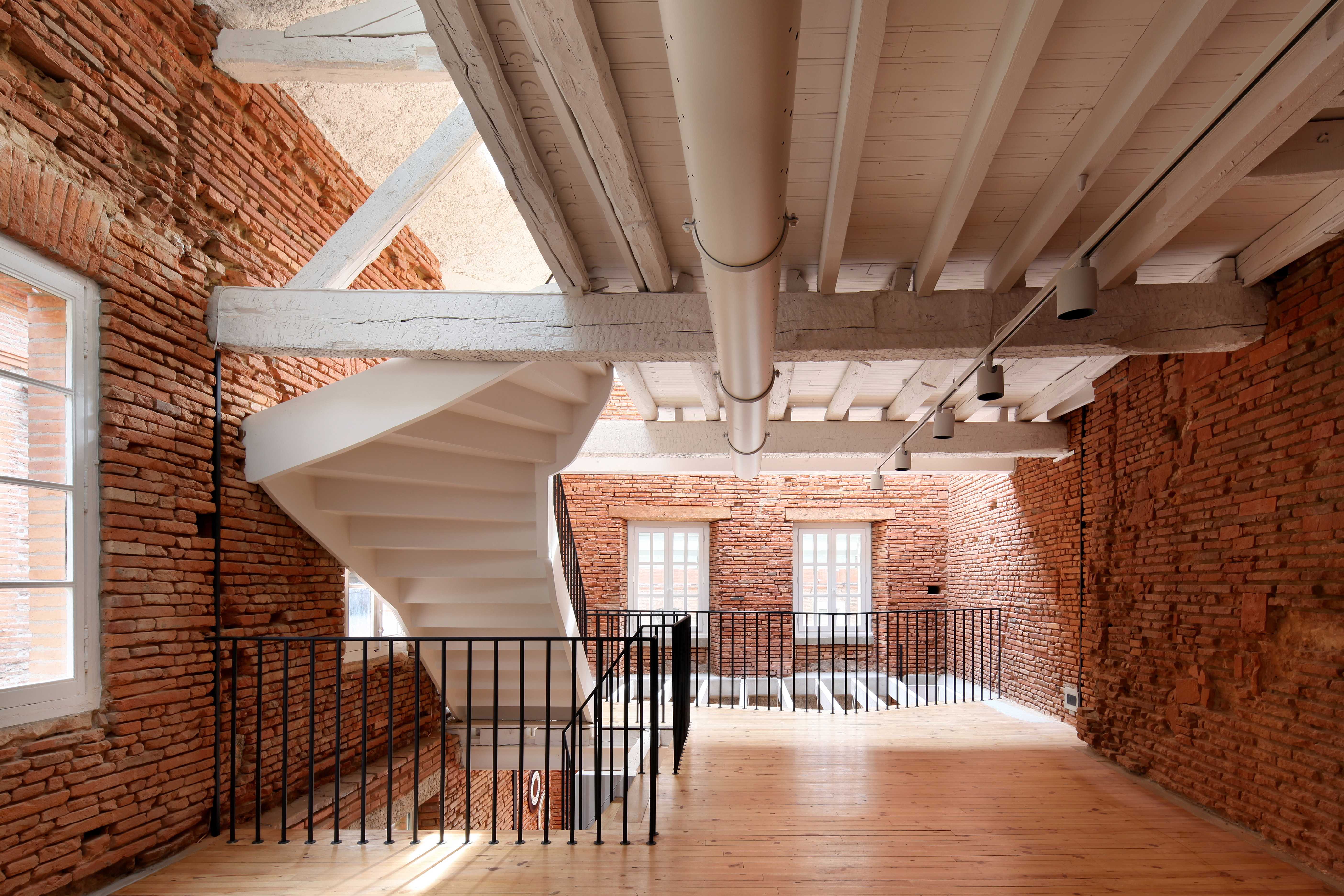 苏孙品牌店 | 四层空间无隔墙,历史建筑里的现代商业之美-13