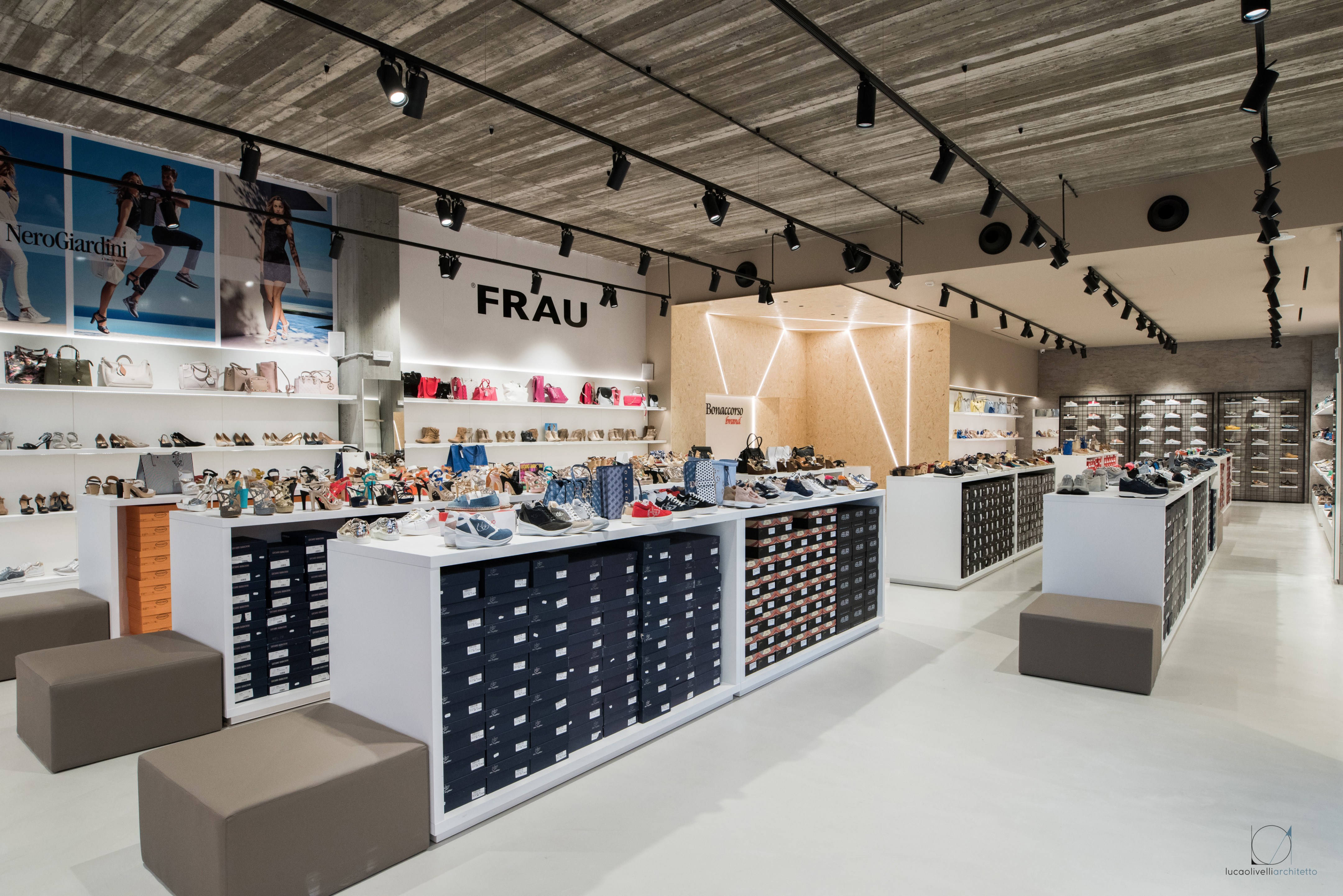 2018 年博纳科索品牌折扣店室内设计-6