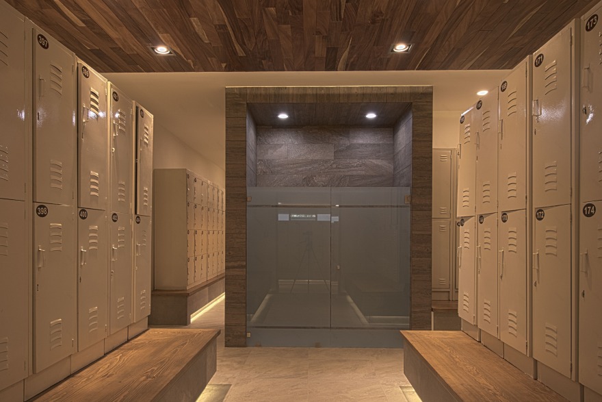 墨西哥乡村俱乐部拉斯·乌尔塔斯浴室和更衣室翻新-16