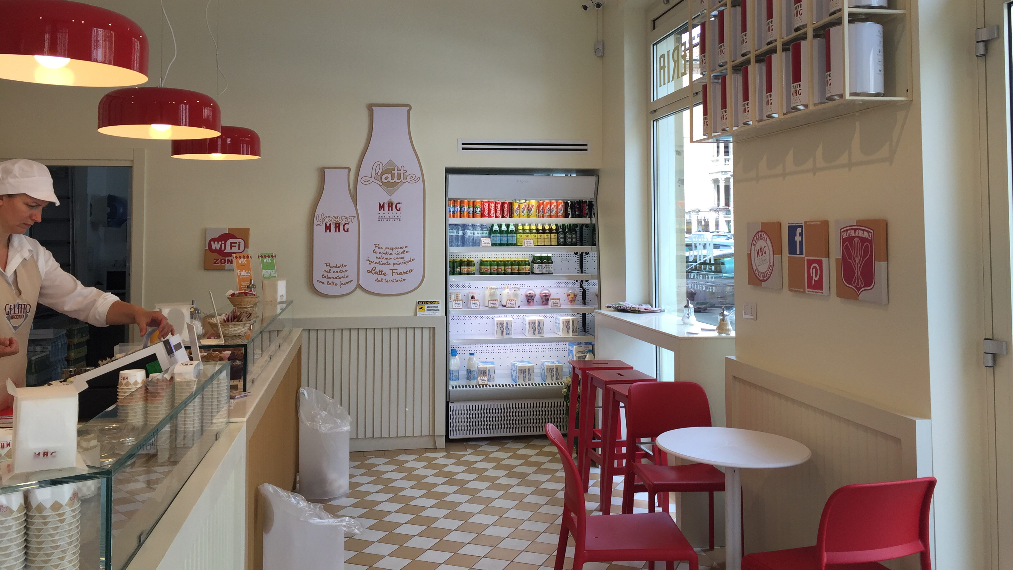 定制铝制展示柜，彰显个性与节能环保-1