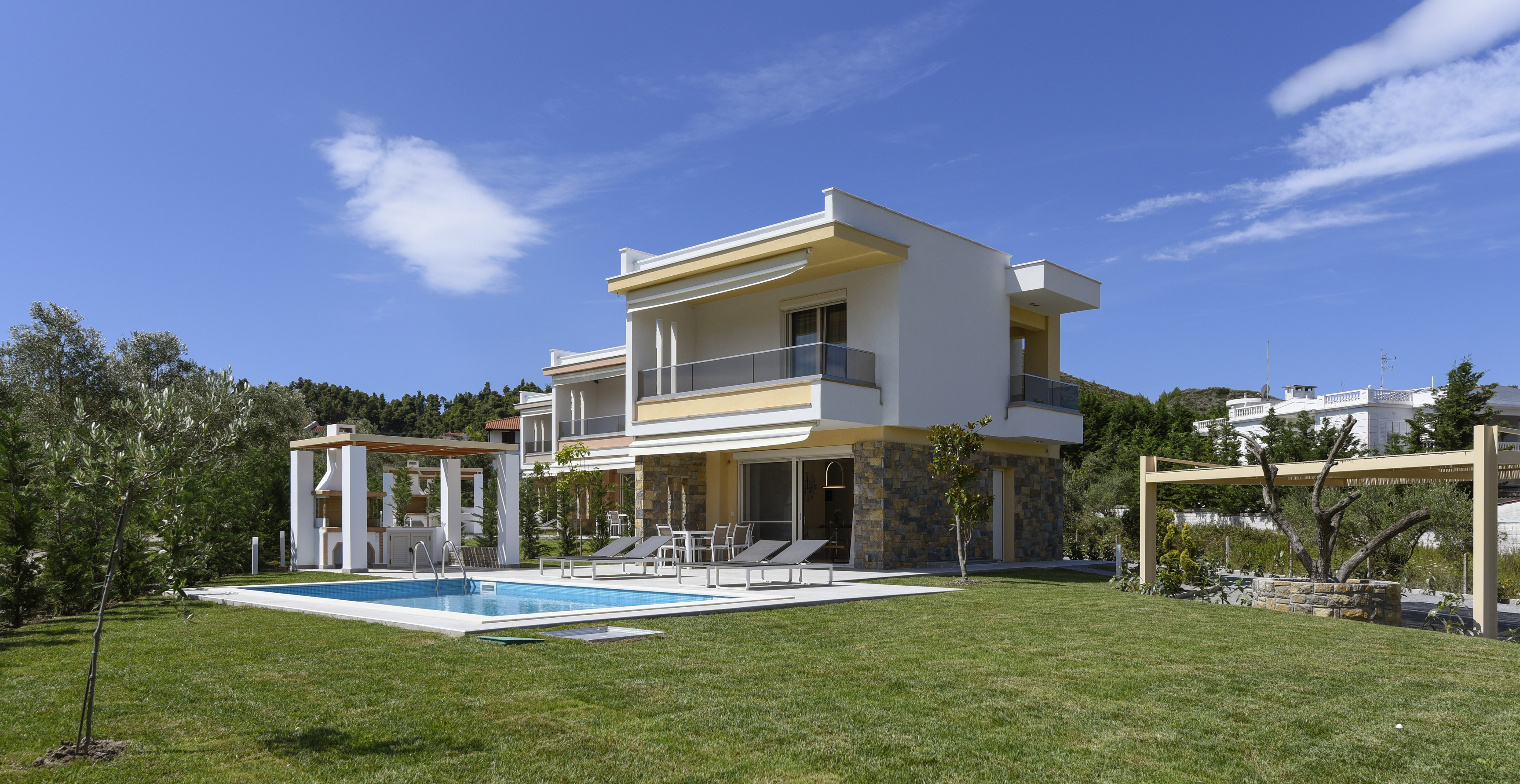 2018 年完工的三家庭住宅综合体-0