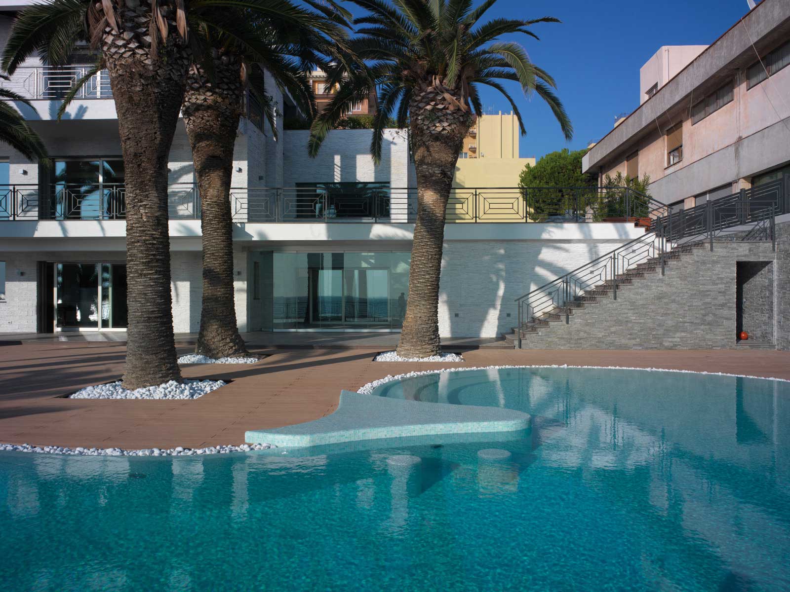 意大利滨海别墅，简约奢华之美-1