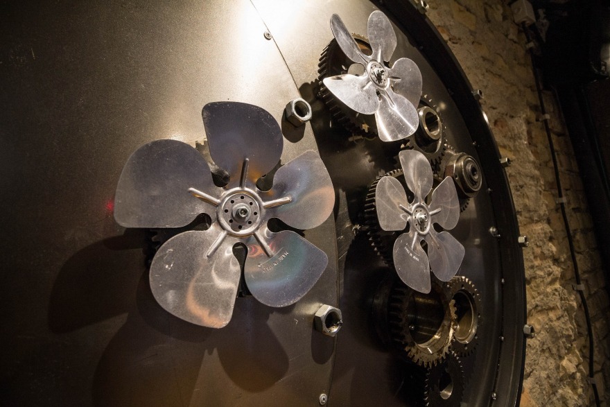 独特工业风,1200 米管道打造的极致酒吧空间-20