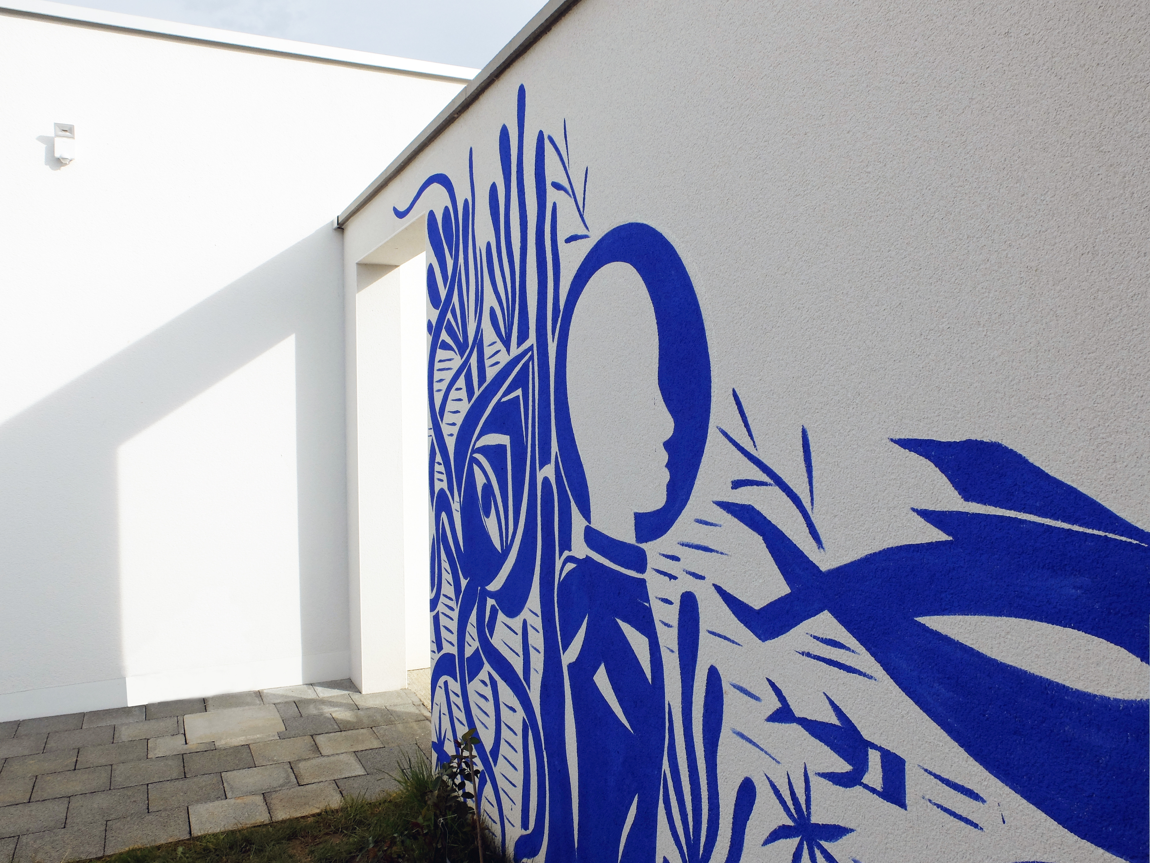 现代简约家居，光影与隐私的和谐共生-11