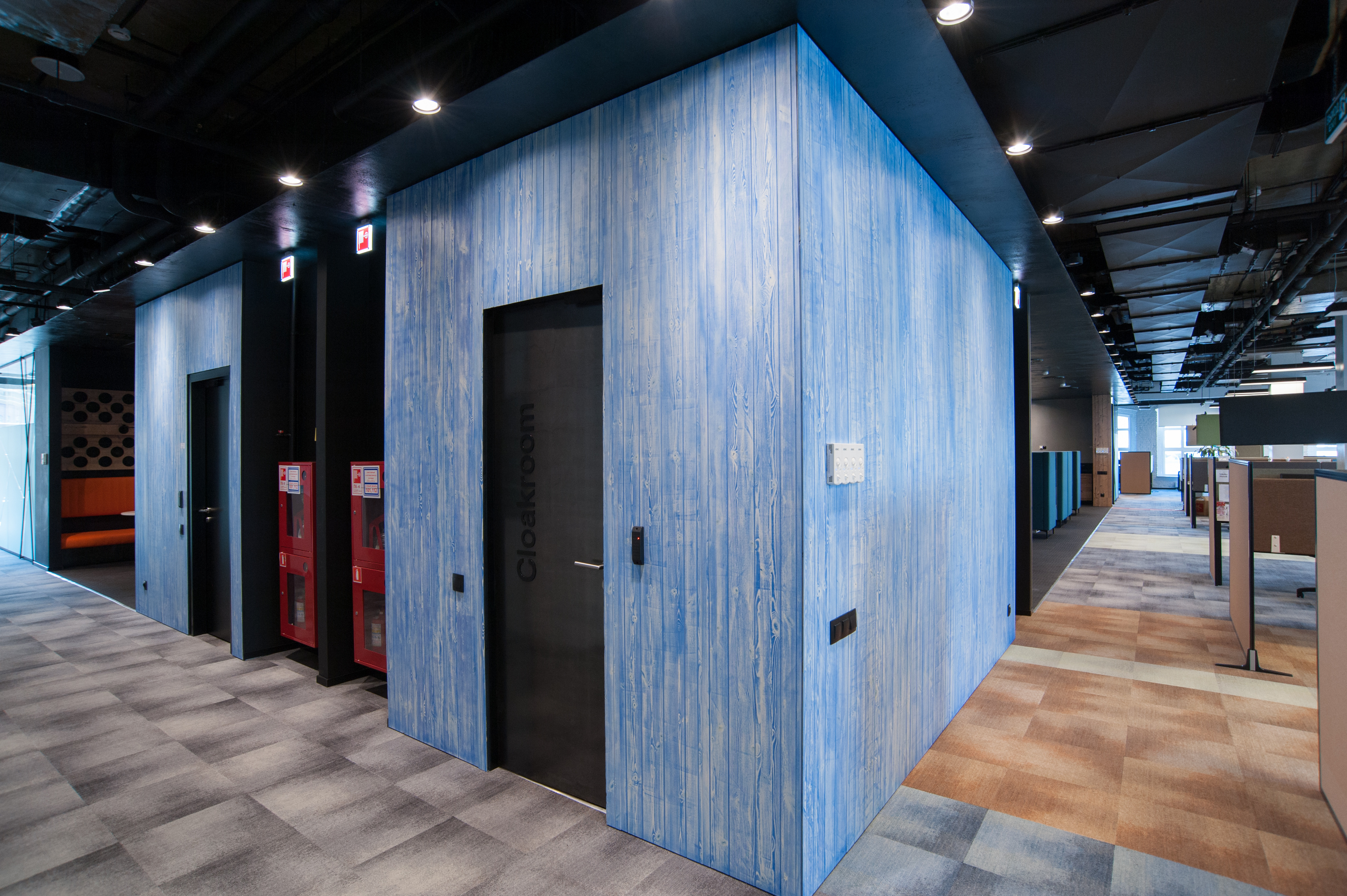 align technology 办公室-- 工业风与舒适的完美结合-12