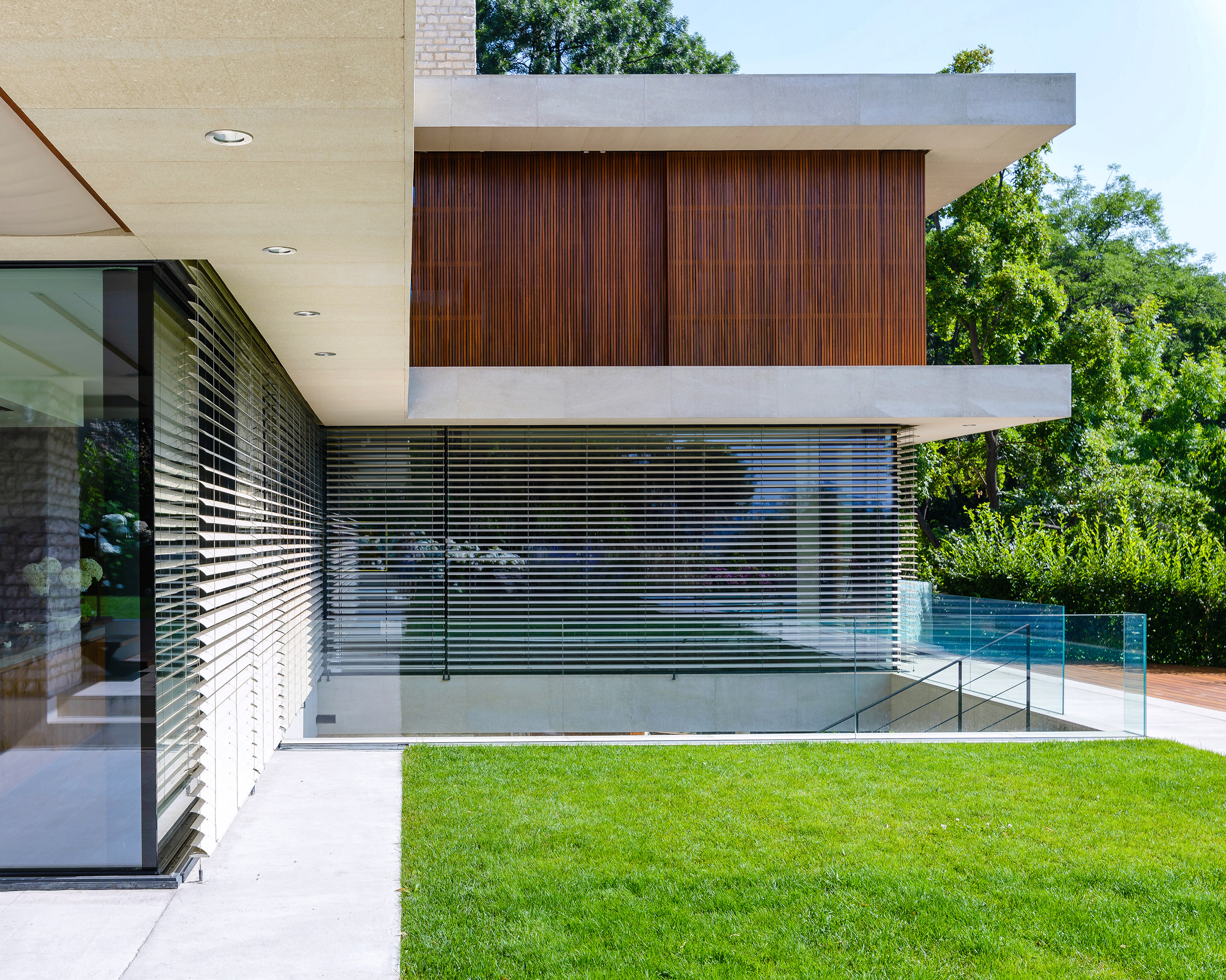 Modern villa shading by Krüllung-7