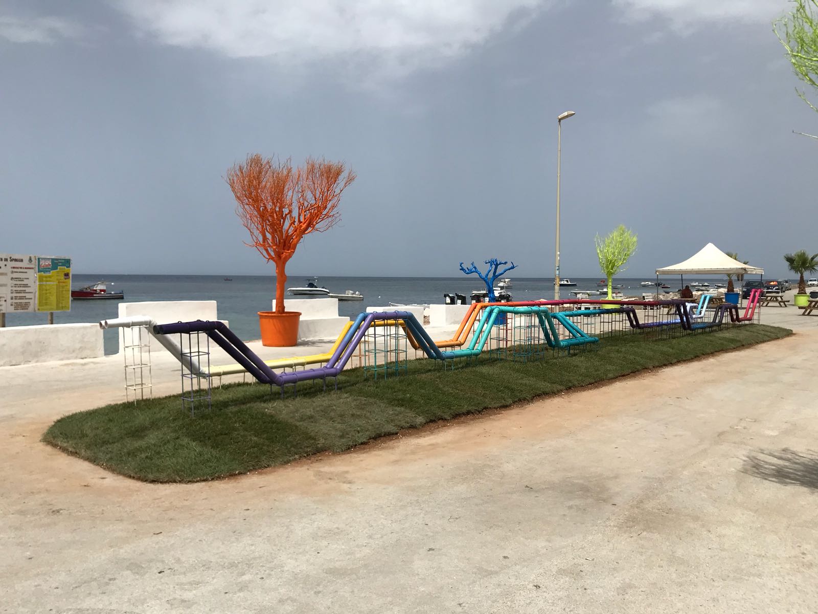 海市蜃楼般的“信息之瓶”——意大利 Petrosino 公共艺术装置-23