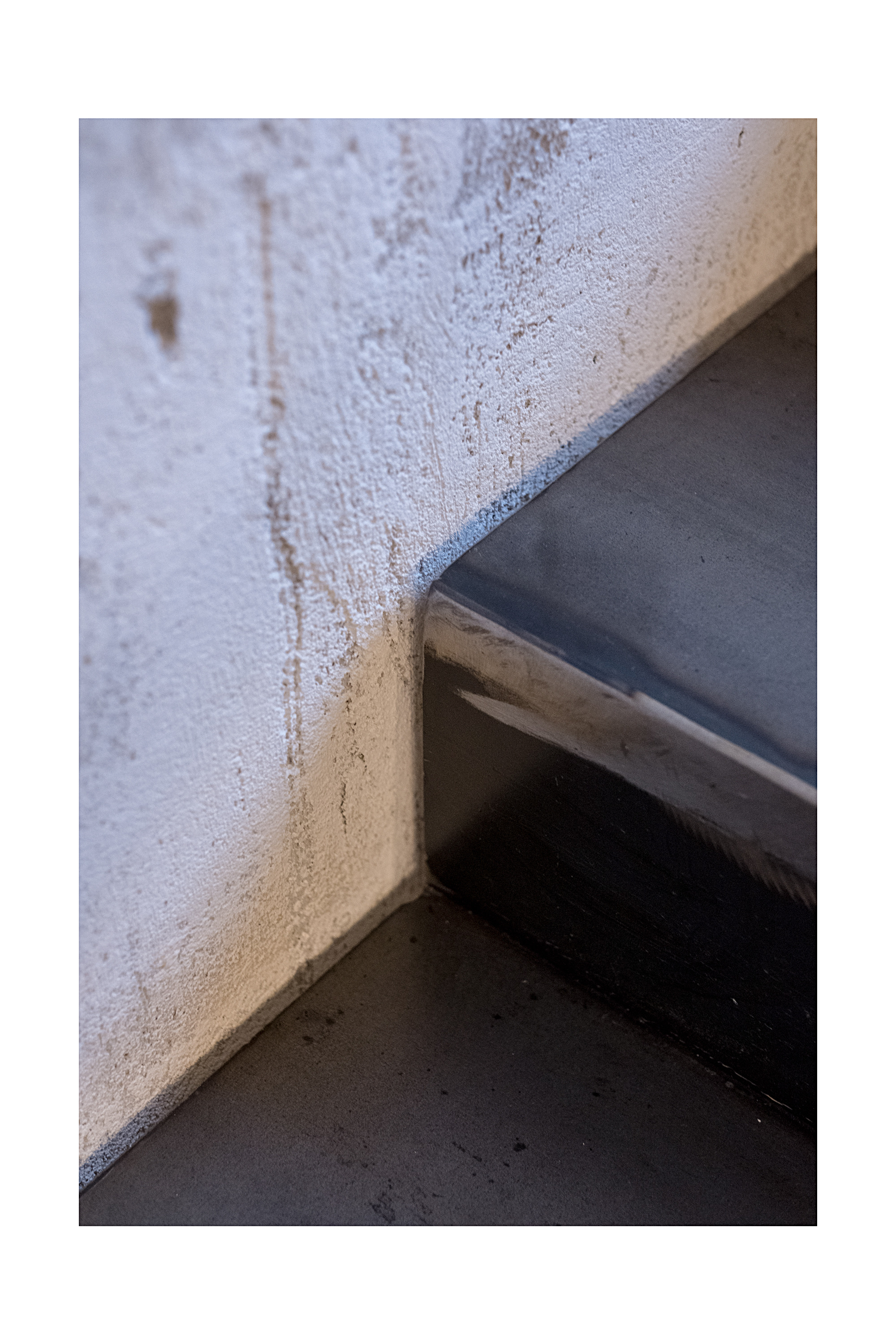 2018 年工业风黑色公寓设计-4