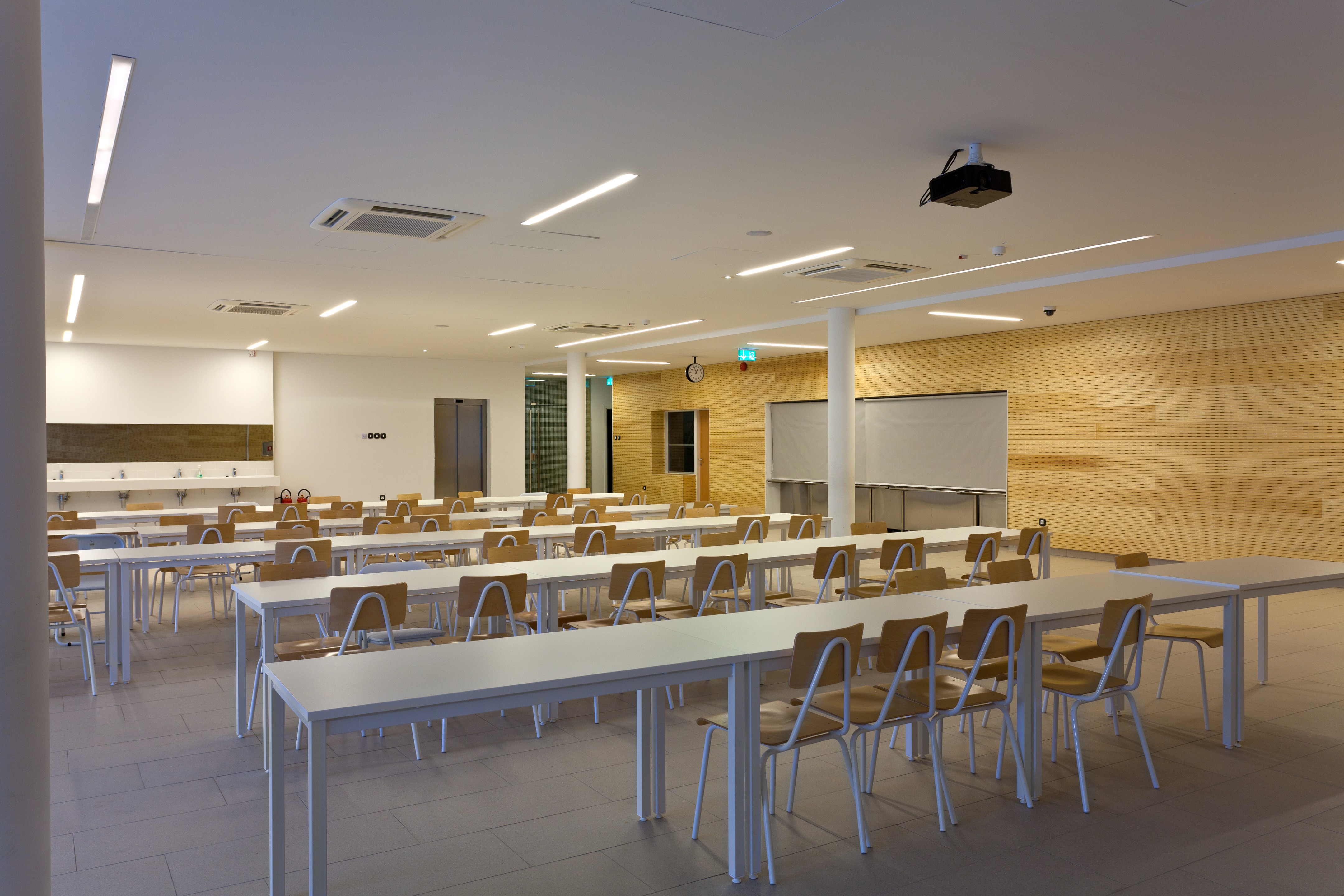 克罗地亚幼儿园与学校照明设计案例-15