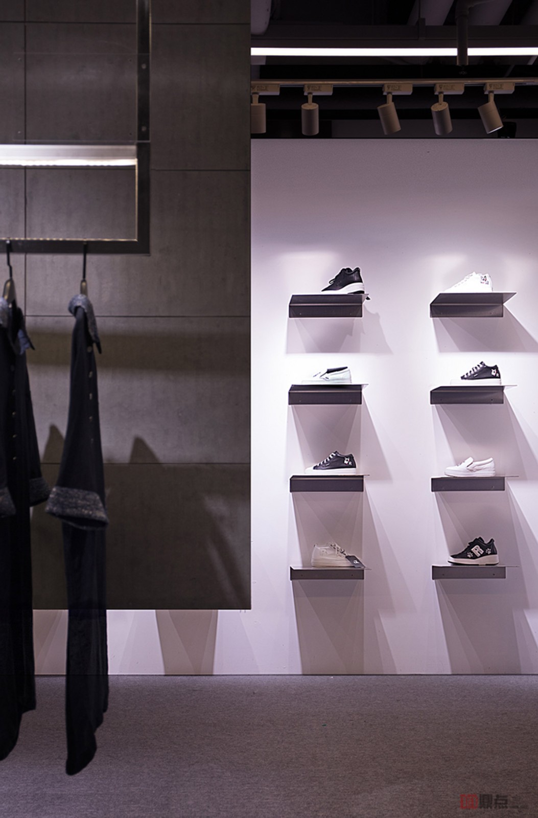 DID 鼎点室内设计 | OUTLETS 奥特莱斯服装店,时尚线条点面完美结合-10