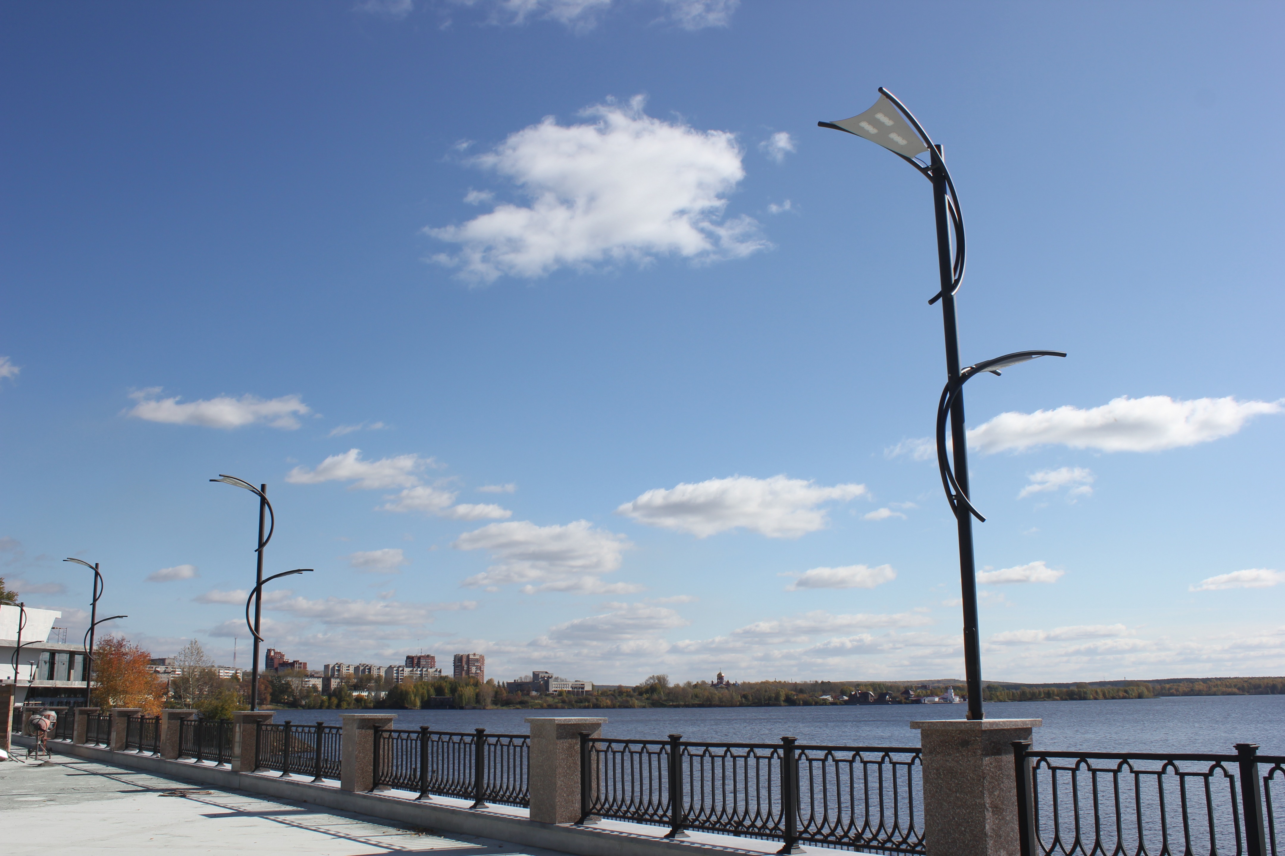 多样街头柱设计展现城市魅力-4