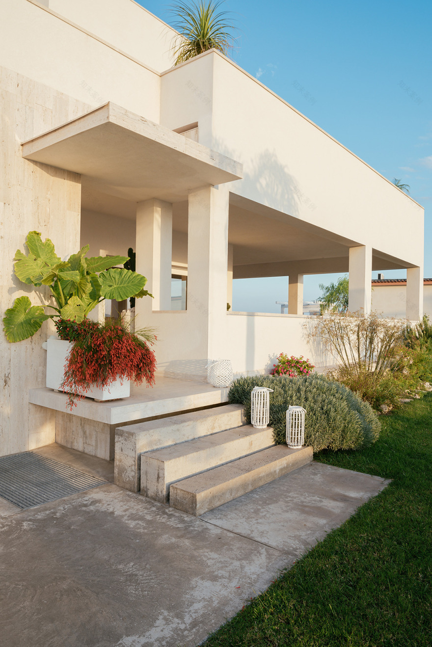 意式风情海滨别墅,现代简约之美-5