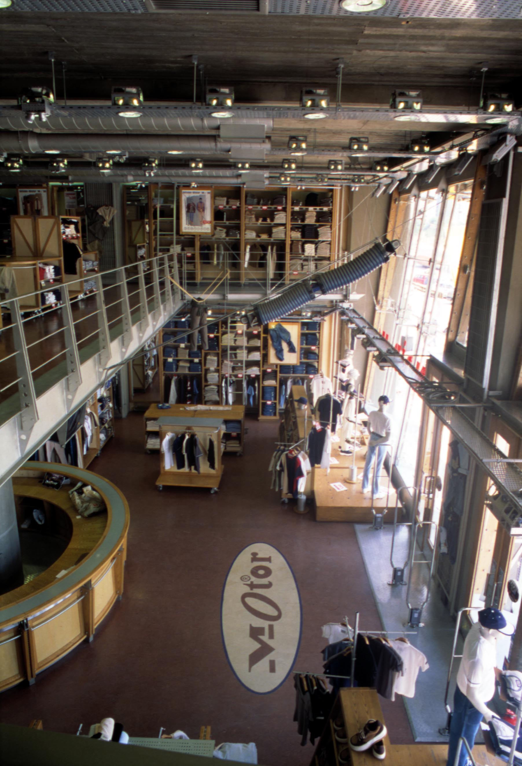 1997 年摩托牛仔裤店概念设计-10