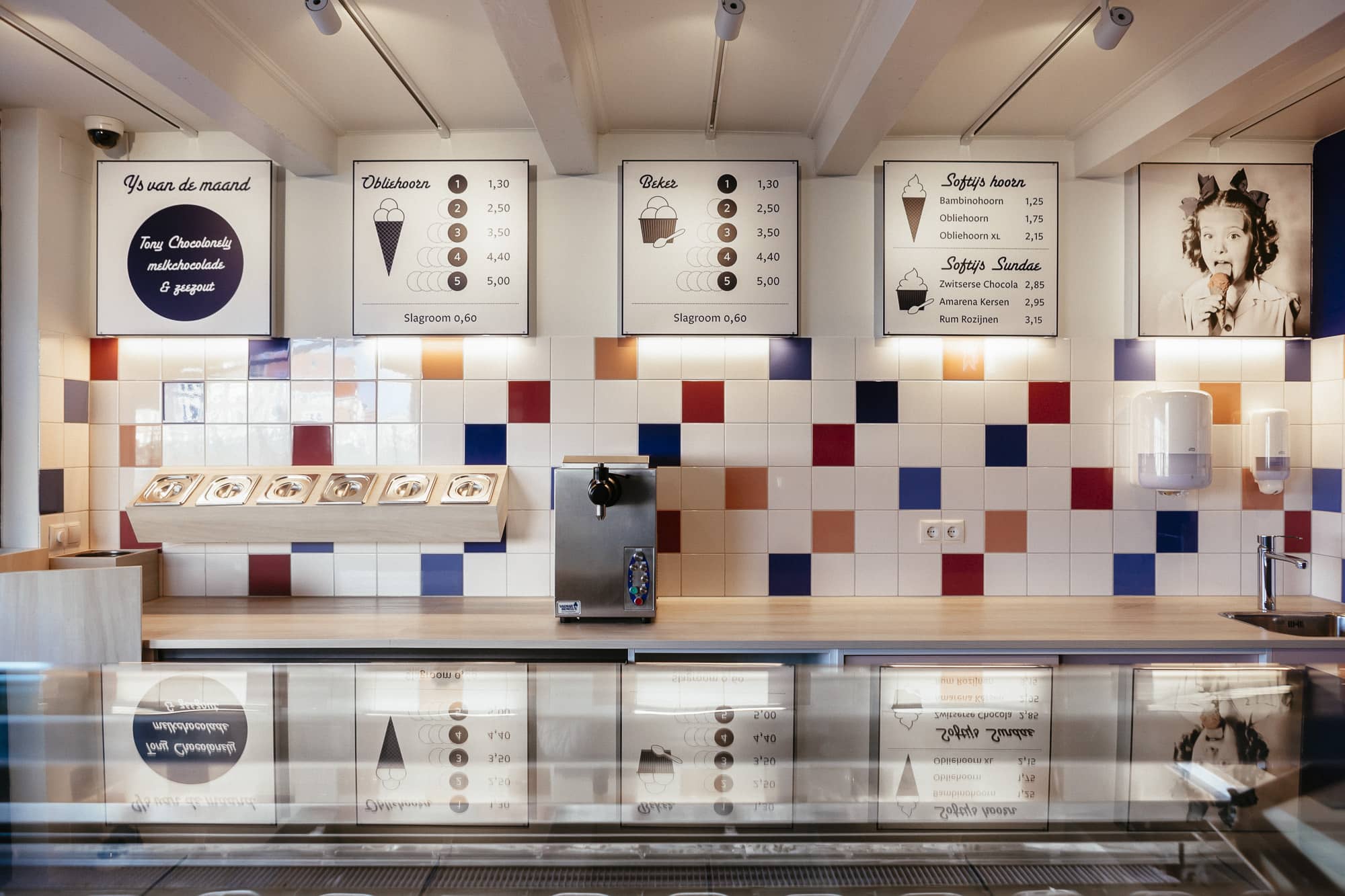 星际冰淇淋店 | 历史古城中的清凉空间-4