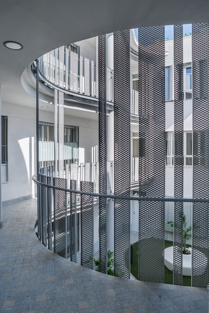 融合历史与当代的塞维利亚多户住宅-20