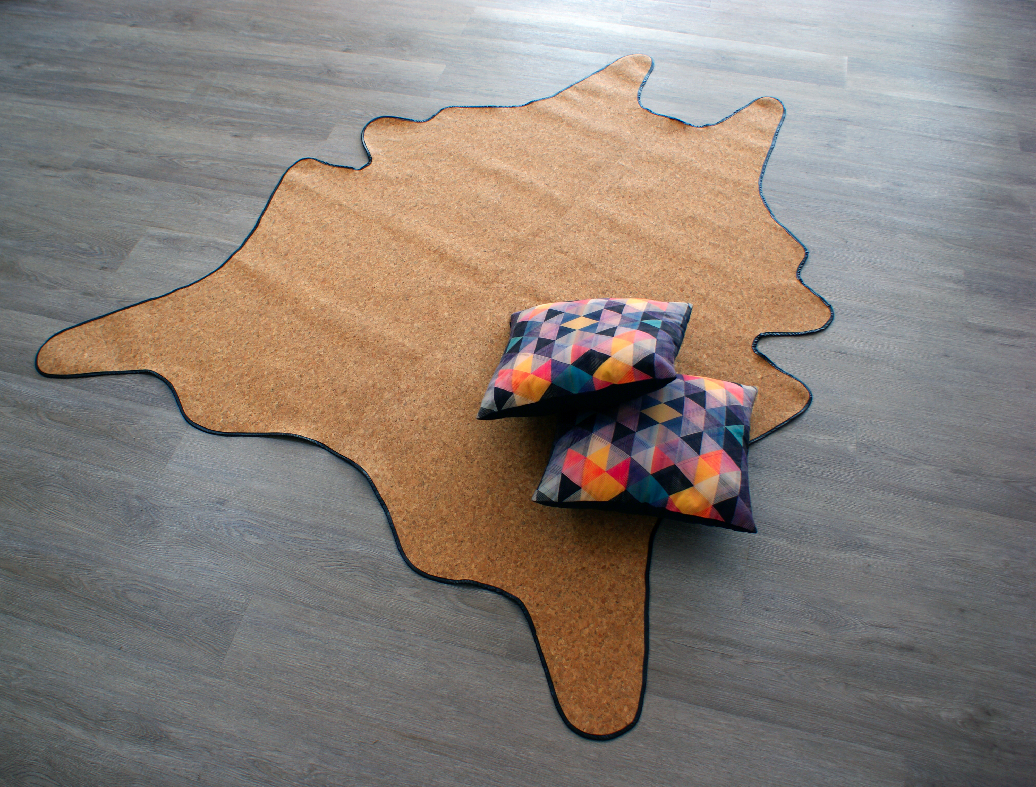 VEGAN 牛皮质地地毯-15