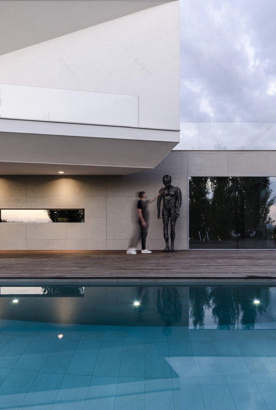 艺术之家 | 融入雕塑感的现代别墅设计-32