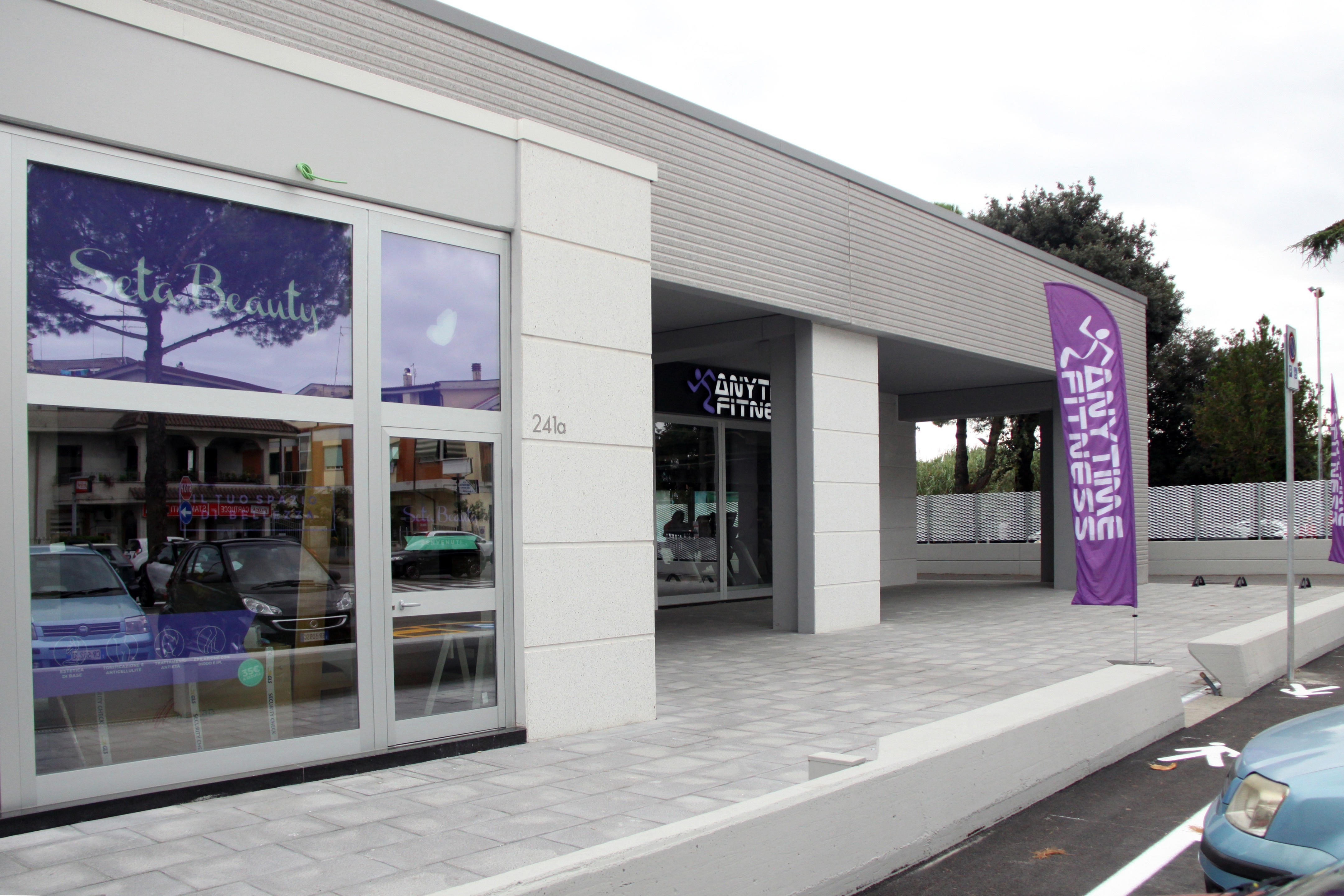 简约风格健身中心,模块化设计展现现代美感-2