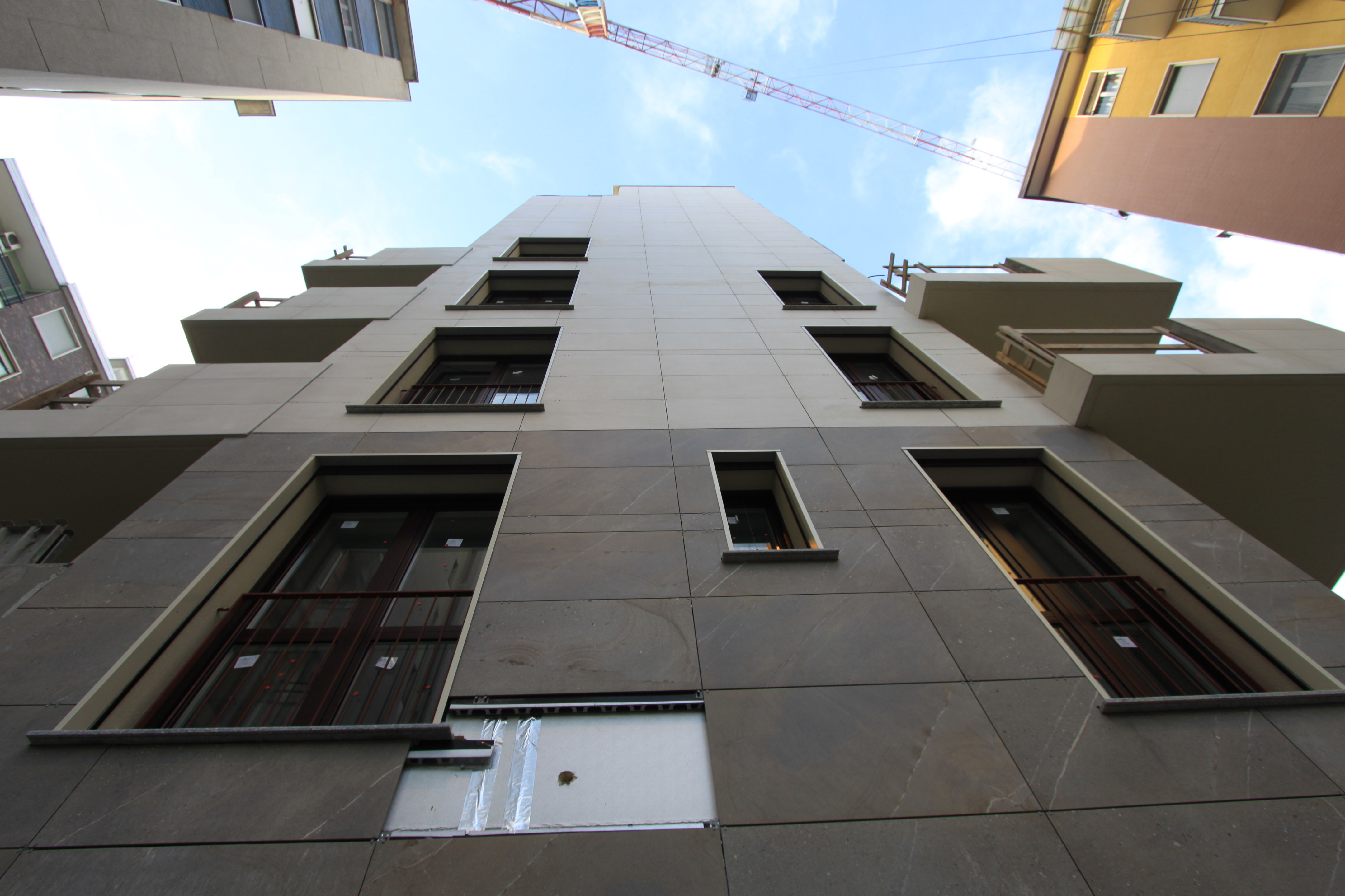 米兰 San Donato 新住宅楼,彩色瓷砖与保温系统的创新结合-4