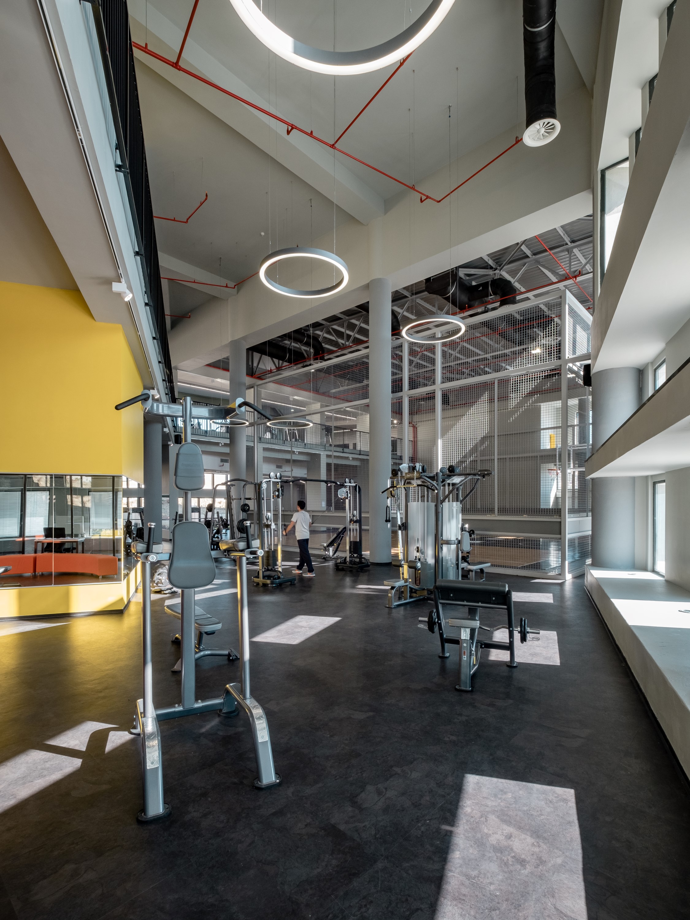 嵌于地形的活力中心——土耳其 Cankaya 大学体育中心-10