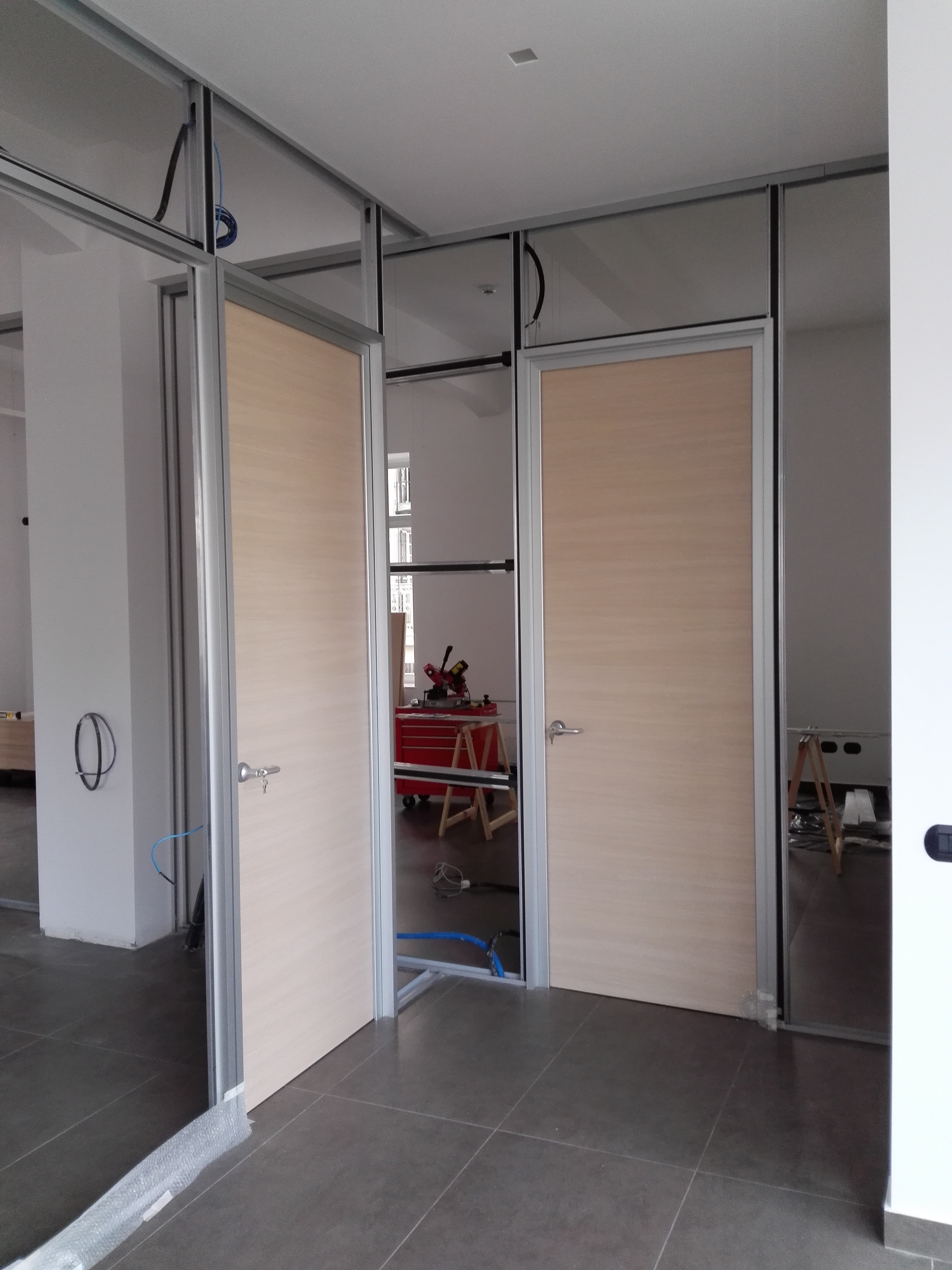 时尚学院 Naples 分隔墙设计-20