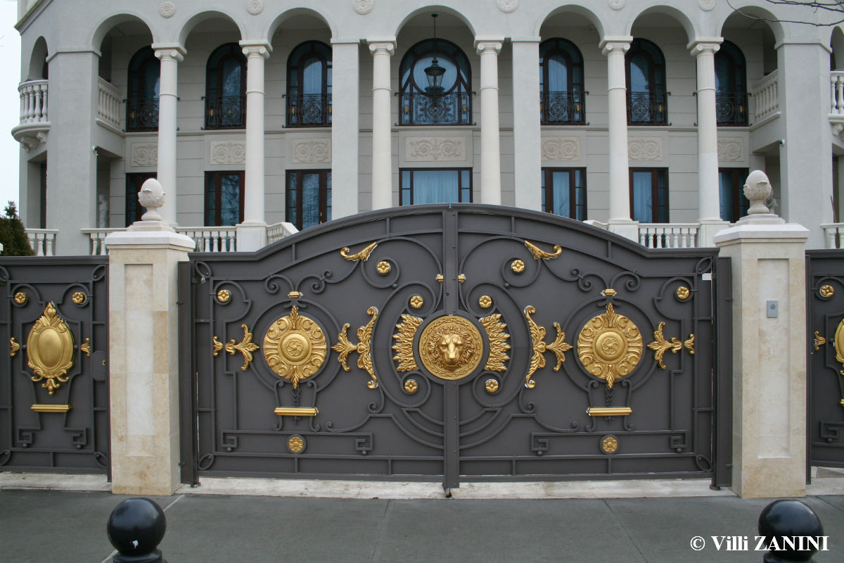 布鲁克林私人住宅设计 | 铁艺大门与精致楼梯-1