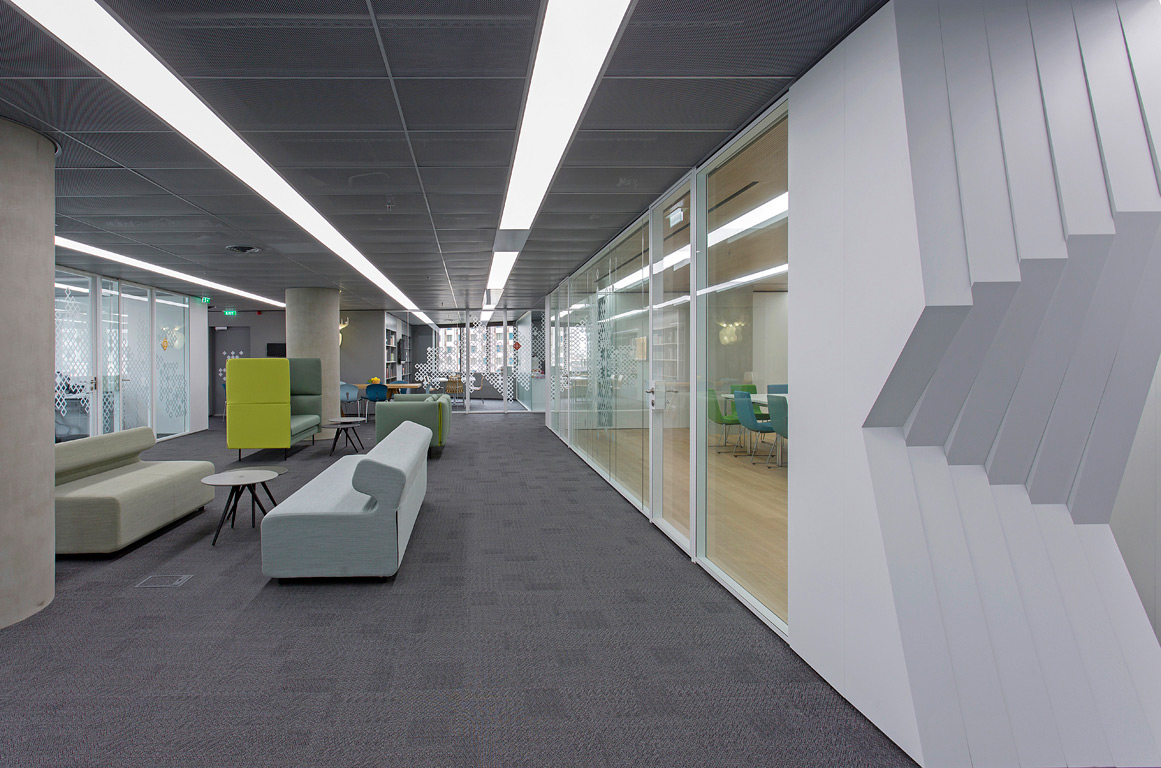 挪威驻雅典大使馆 | 现代轻盈，自然日光与传统针织的融合-10