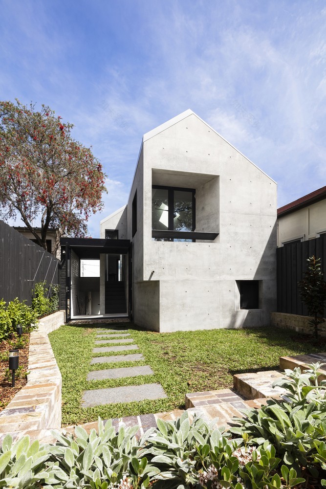 巴尔曼岩屋 | 混凝土亭子与砂岩小屋的完美融合-5