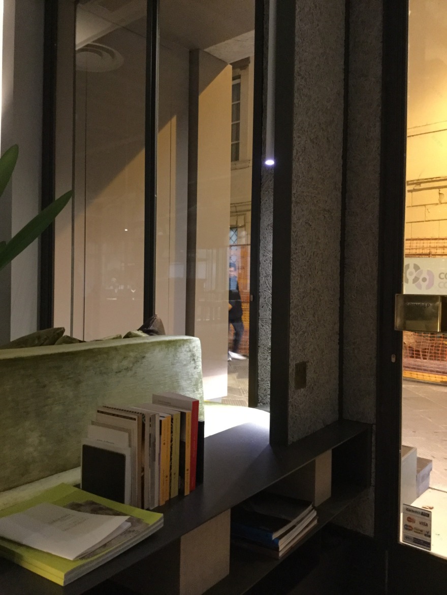 戏剧性光影下的美食舞台——2016 年完成的餐厅设计-4