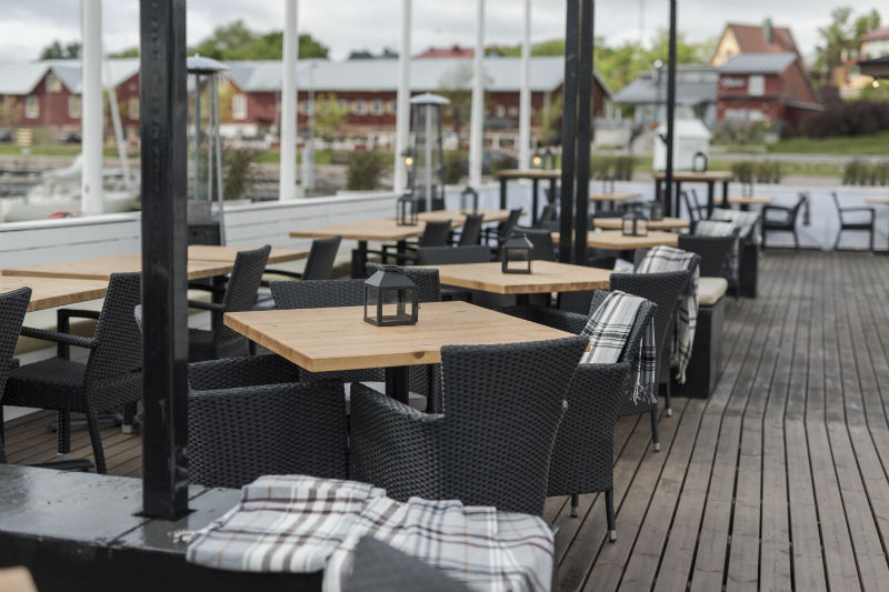 芬兰最大游艇码头餐厅翻新，打造年轻时尚的海鲜牛排馆-24