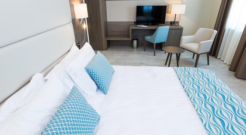 2016 年新建海滨酒店 Petrčane | 现代风格与海景的完美融合-18