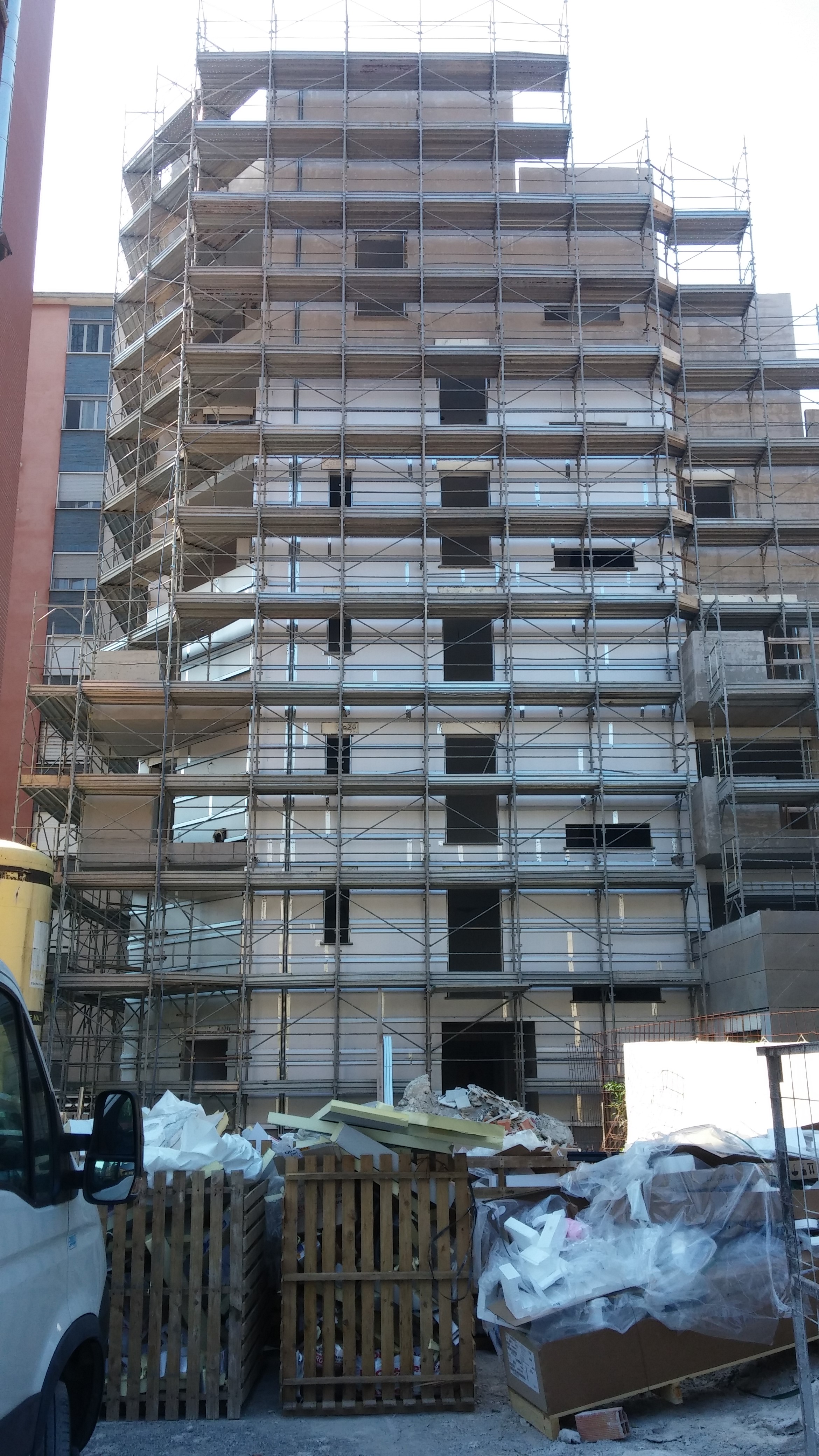 米兰 San Donato 新住宅楼,彩色瓷砖与保温系统的创新结合-11