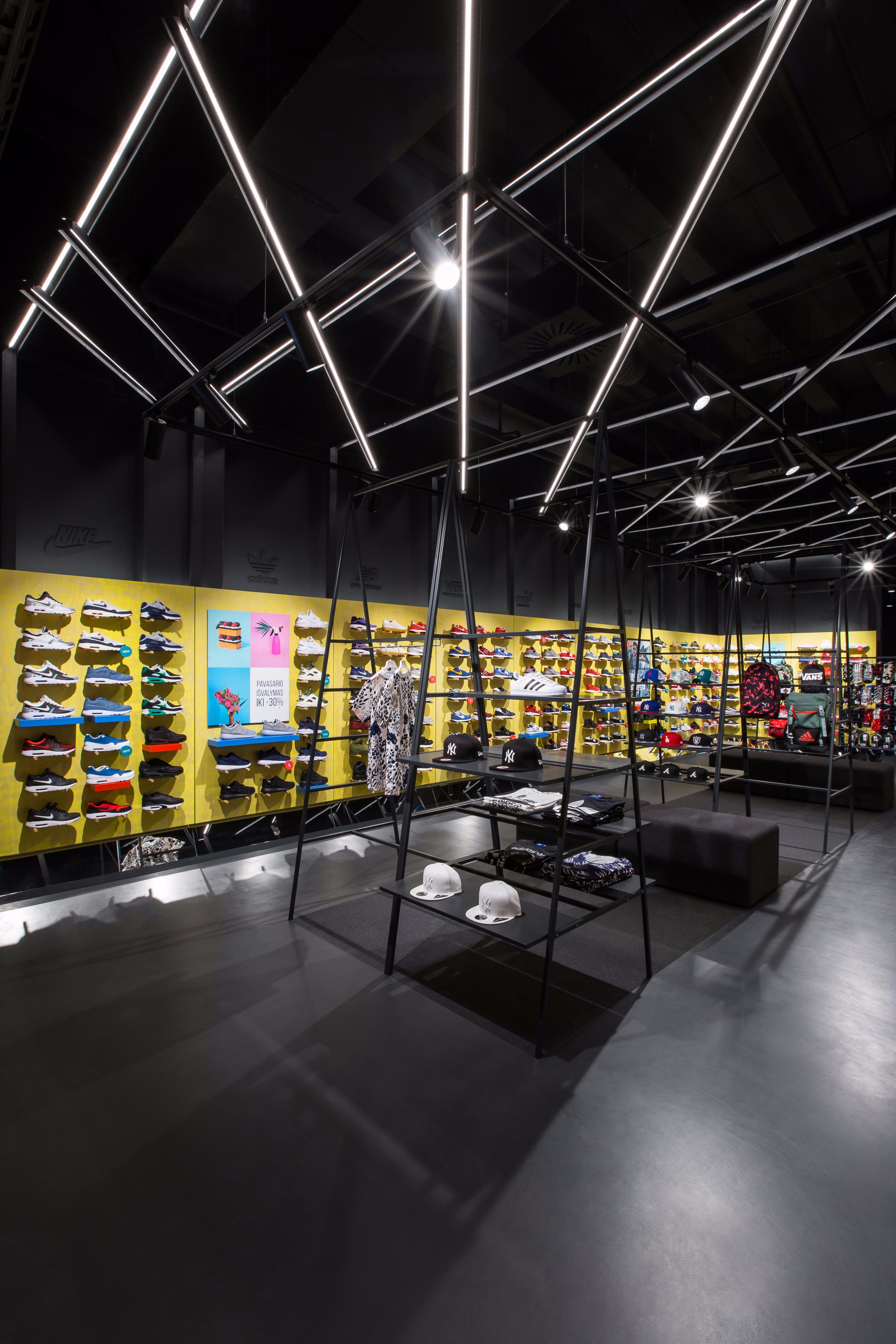 宇宙鞋潮 · Vilnius Ozas 展示空间-3