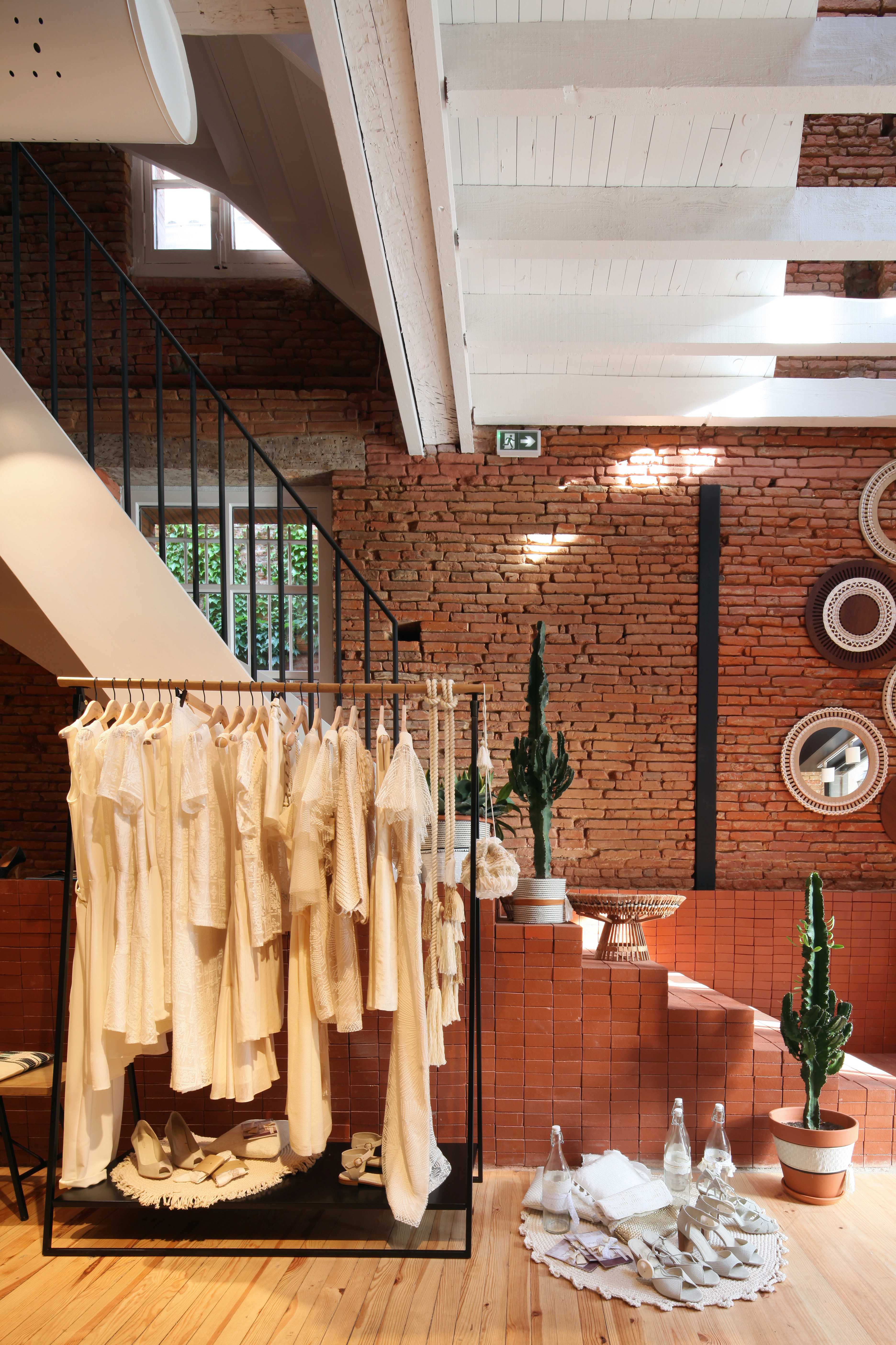 苏孙品牌店 | 四层空间无隔墙,历史建筑里的现代商业之美-6