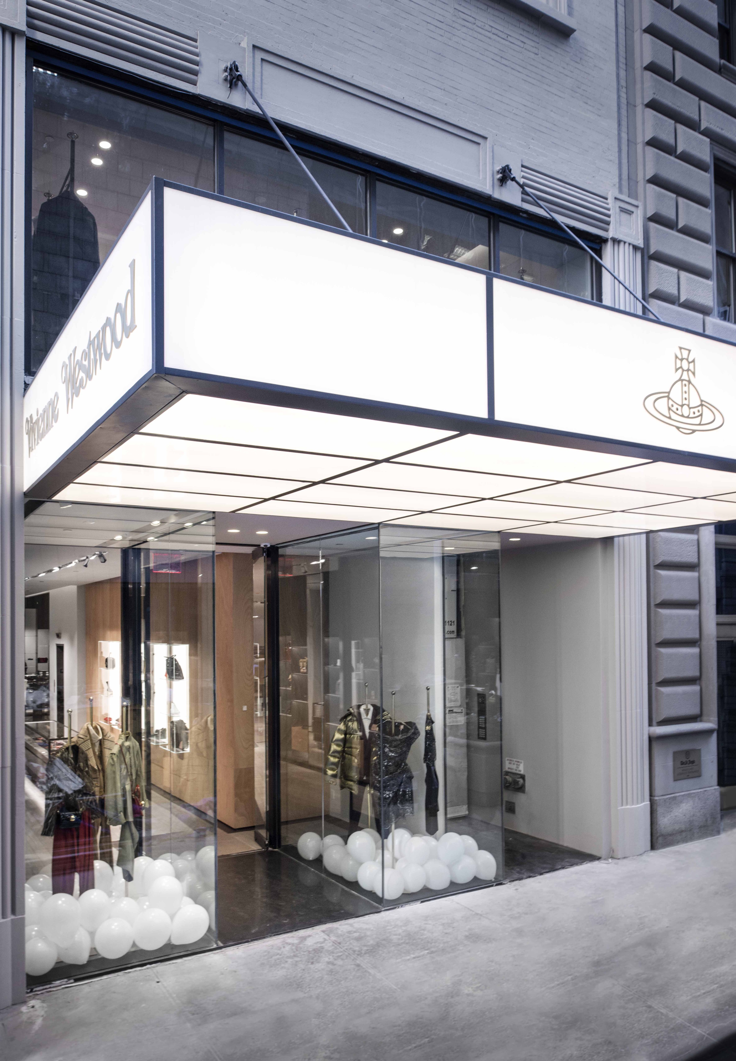 维维安·韦斯特伍德纽约旗舰店 | 工业风与自然的完美融合-10