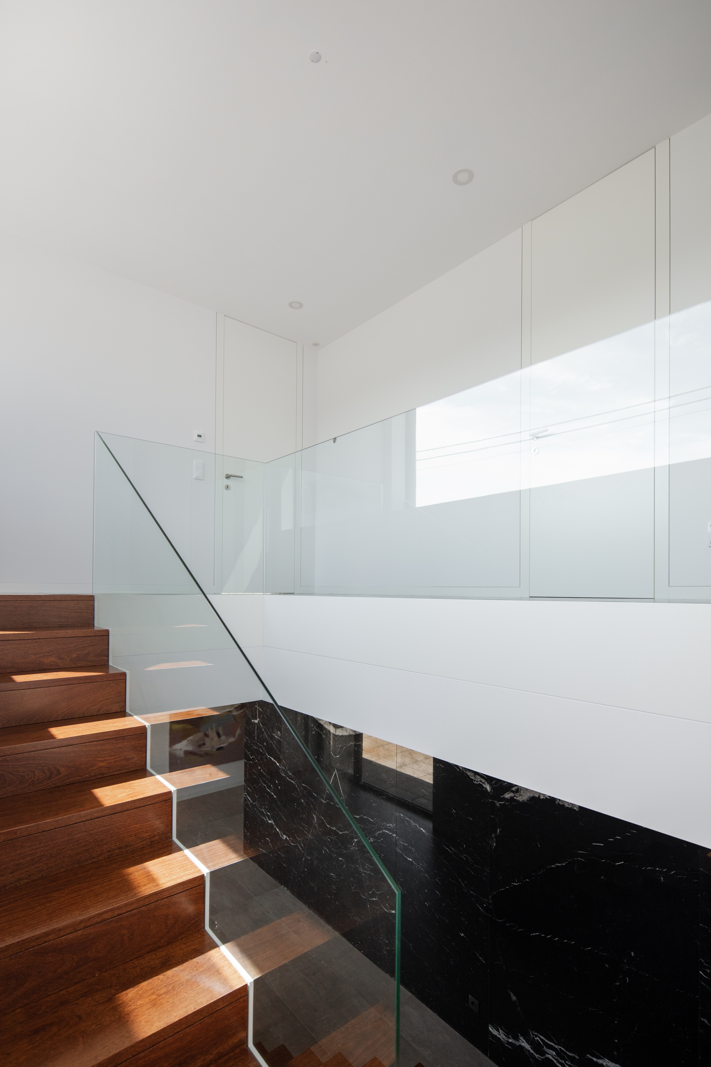 葡萄牙现代别墅 | 融入景观的私密空间-11